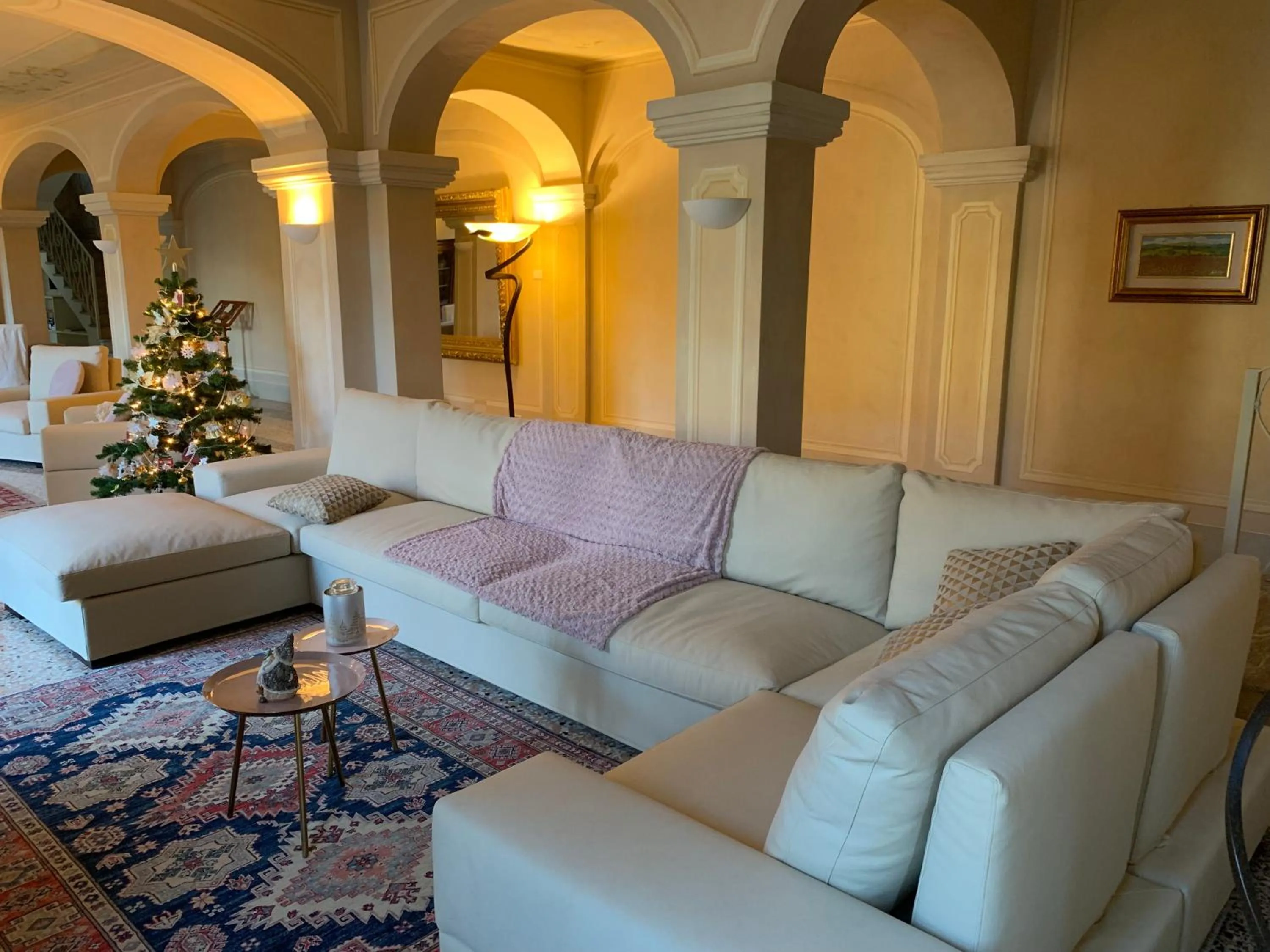 Communal lounge/ TV room in B&B Villa Costanza