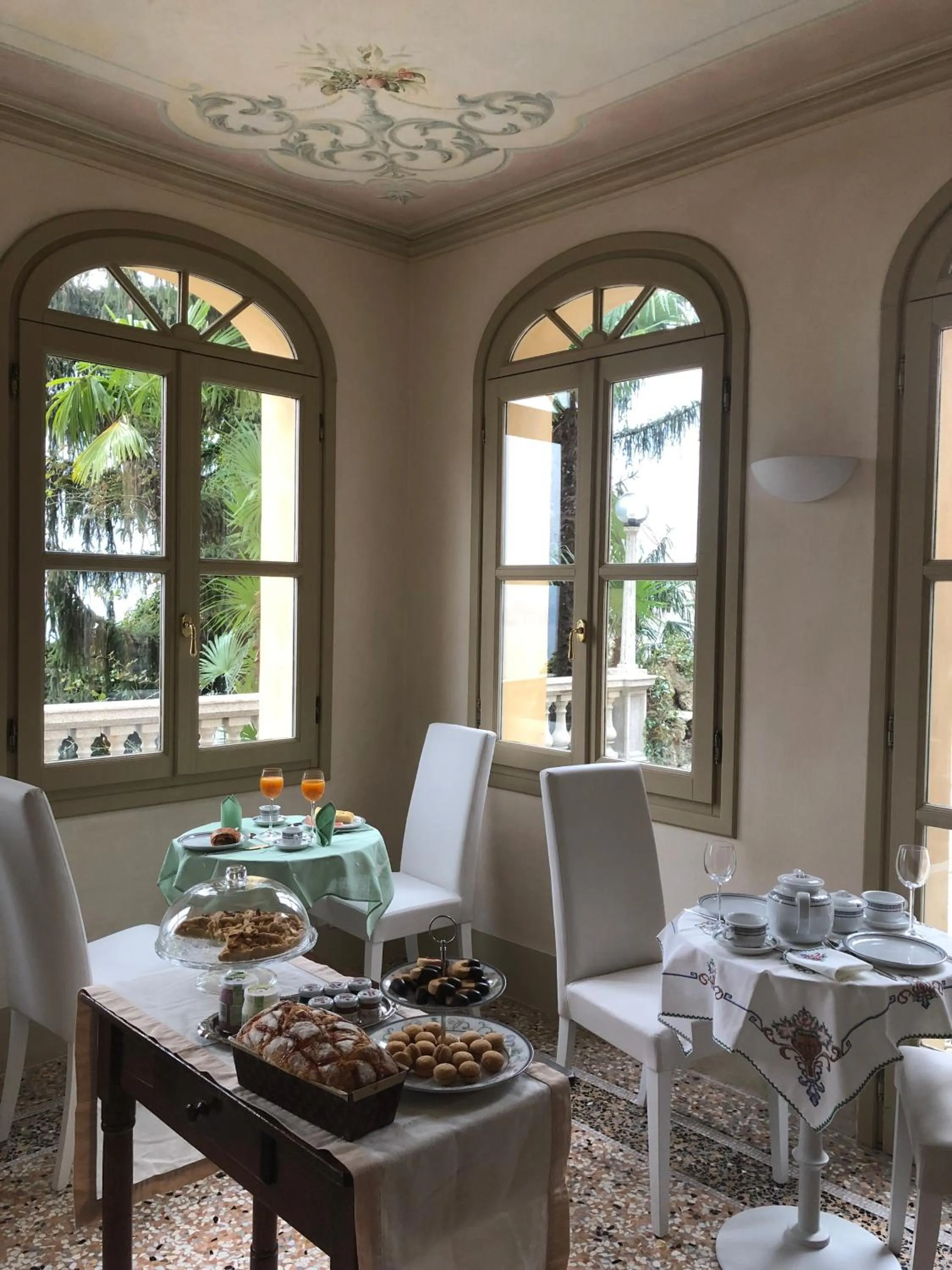 Dining area in B&B Villa Costanza