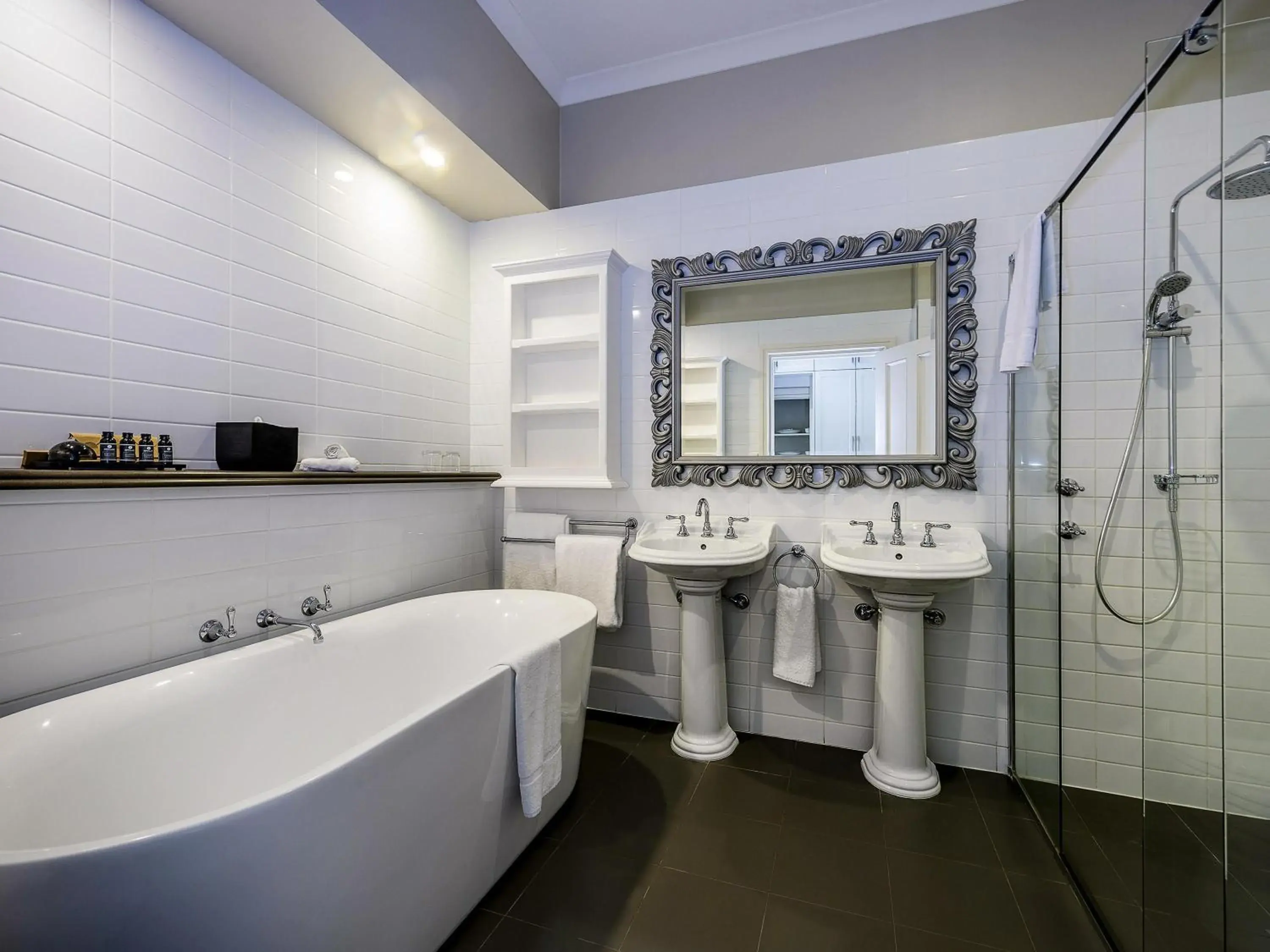 Bedroom in Grand Mercure Basildene Manor Bedroom in Grand Mercure Basildene Manor