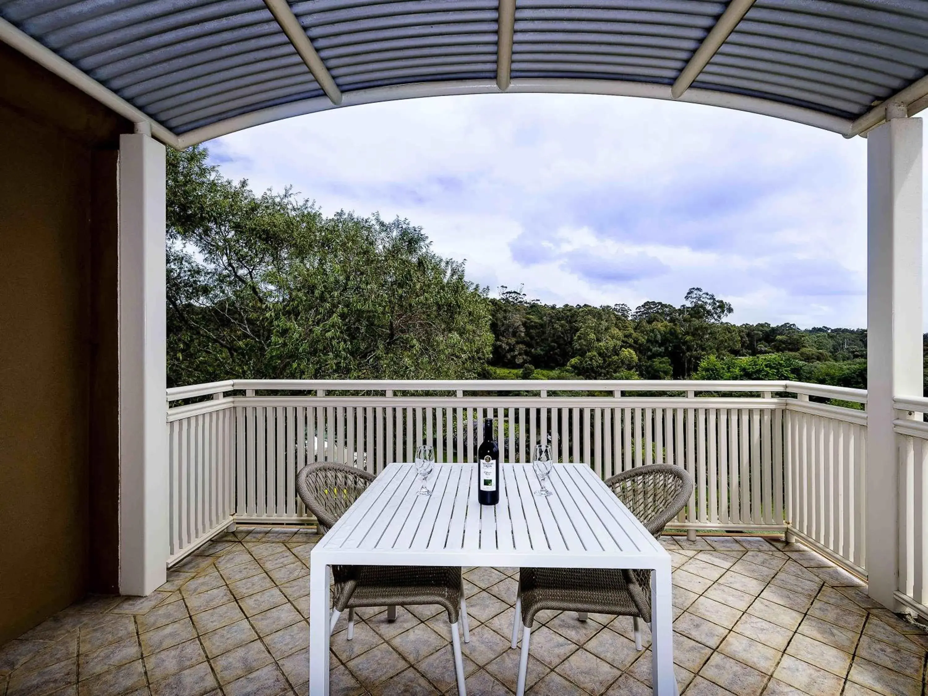 Bedroom in Grand Mercure Basildene Manor Bedroom in Grand Mercure Basildene Manor