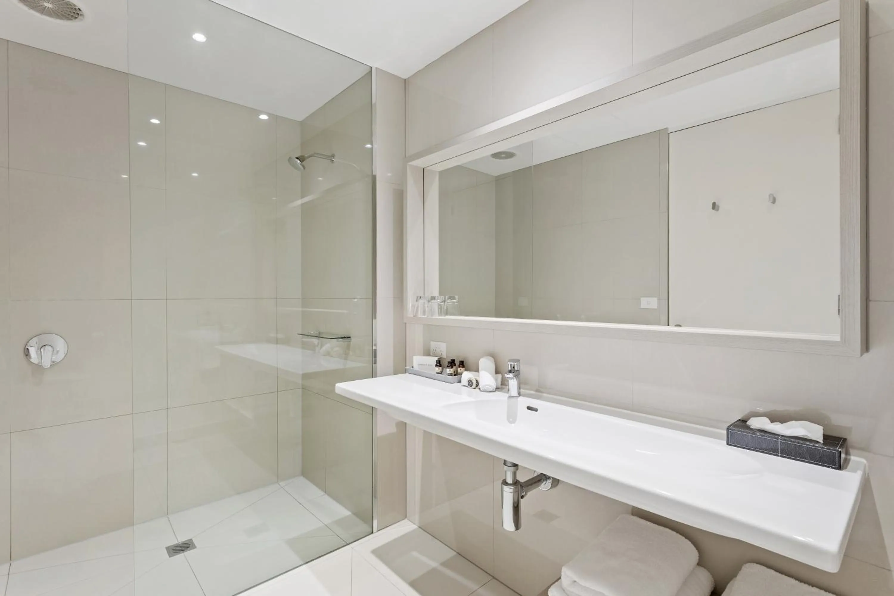 Bathroom in Quarters at Flinders Hotel