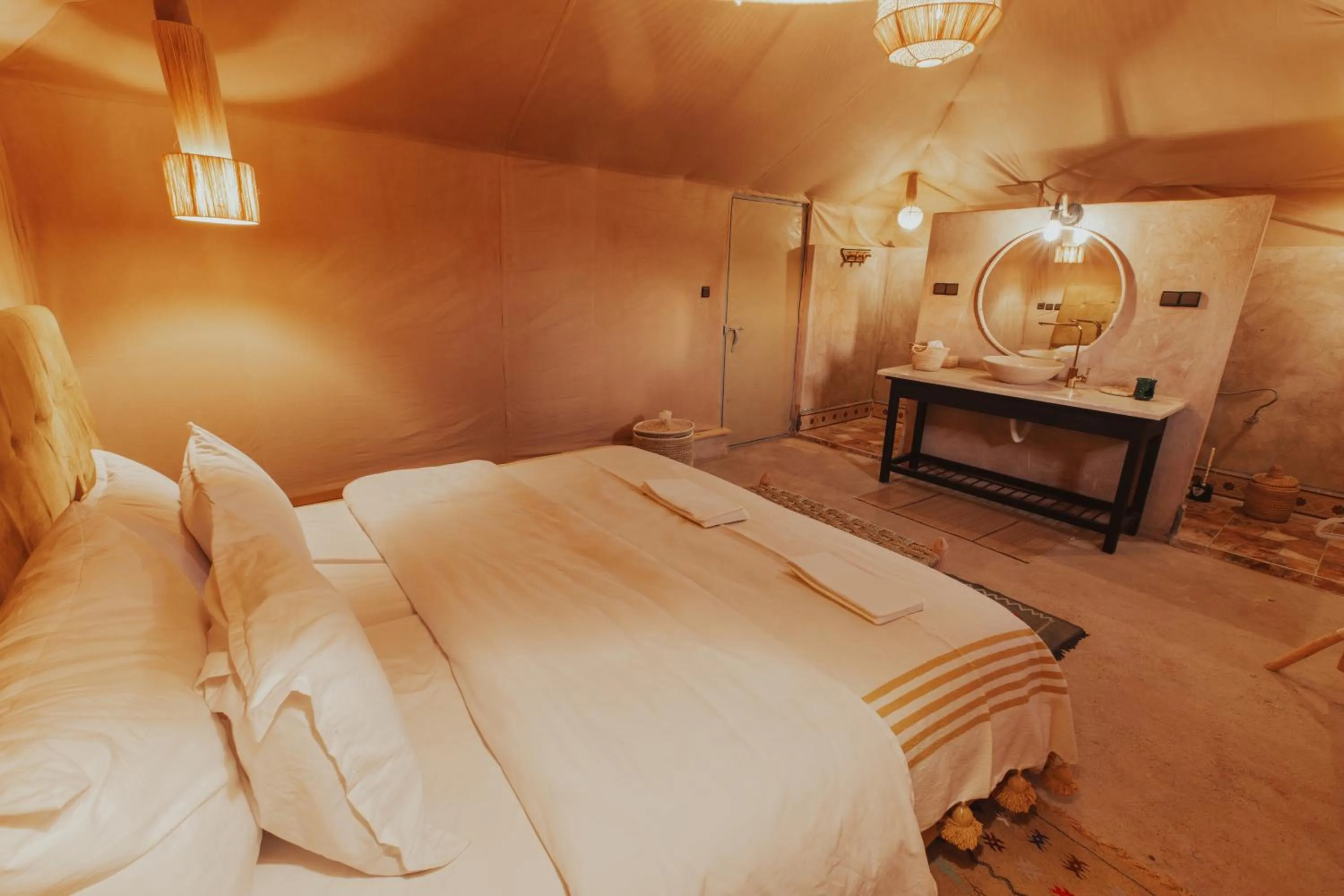 Shower, Bed in Tassili Luxury Desert Camp