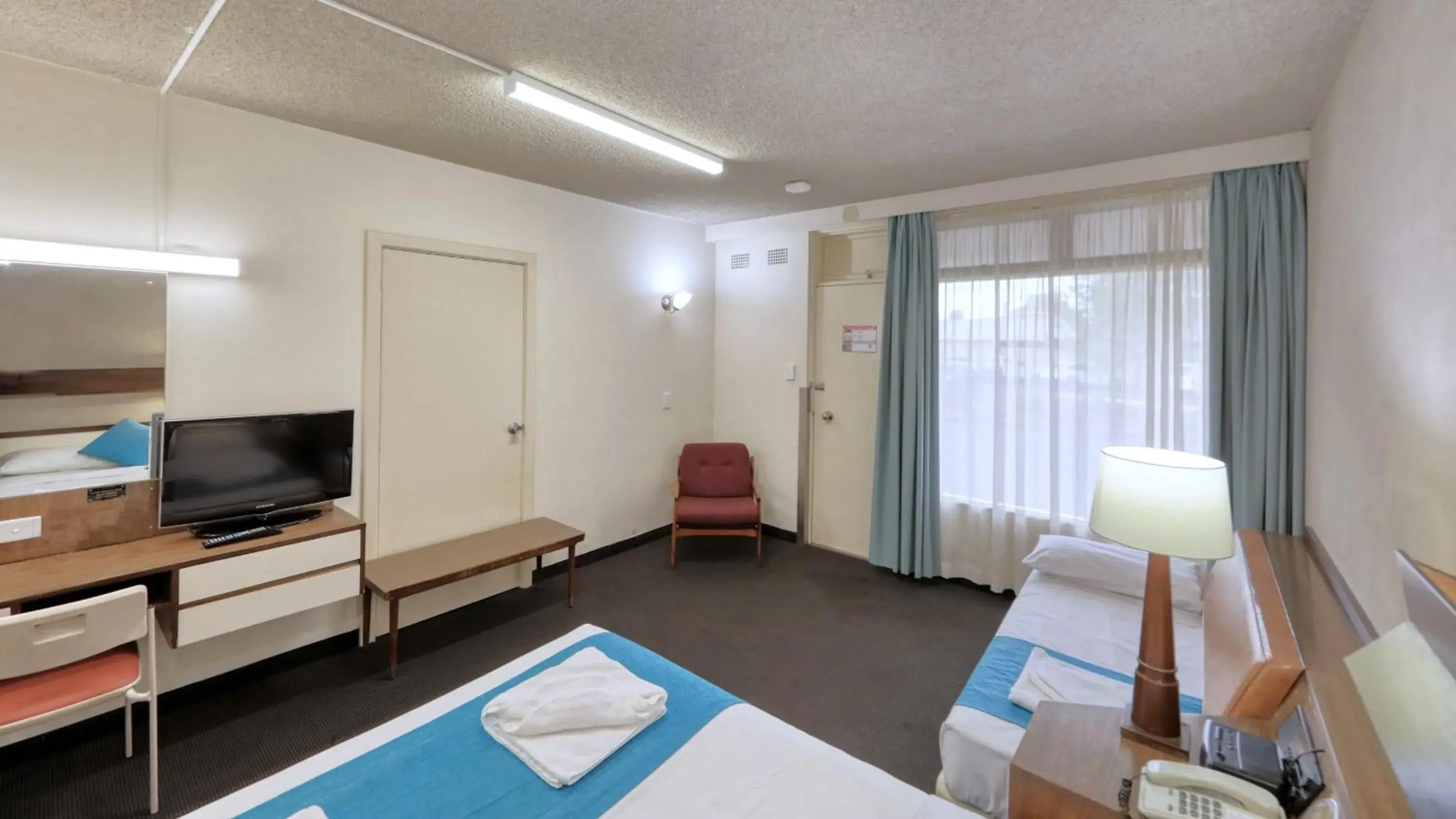 Photo of the whole room, Bed in Goulburn Central Motel Photo of the whole room, Bed in Goulburn Central Motel