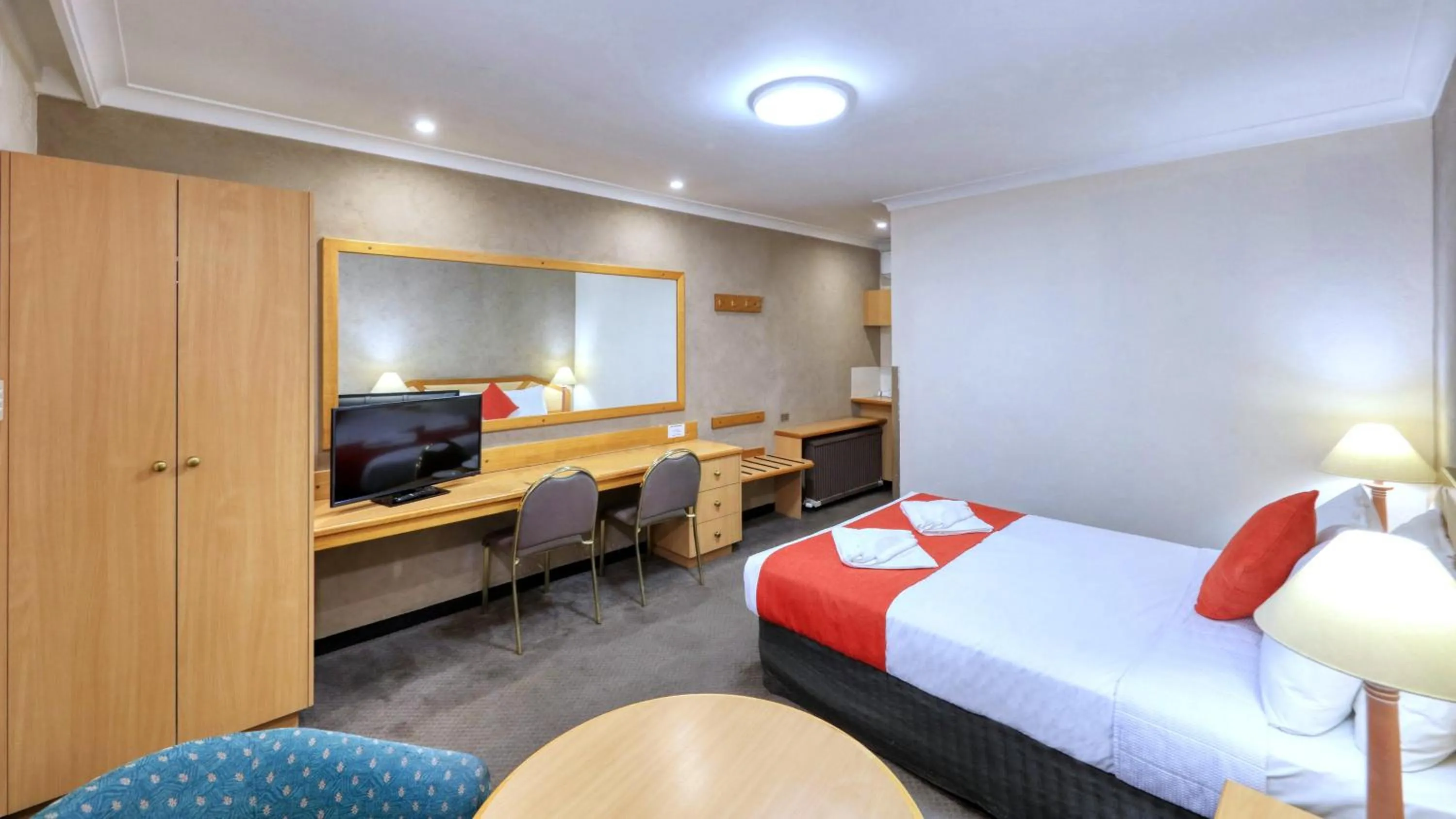 Photo of the whole room, Bed in Goulburn Central Motel