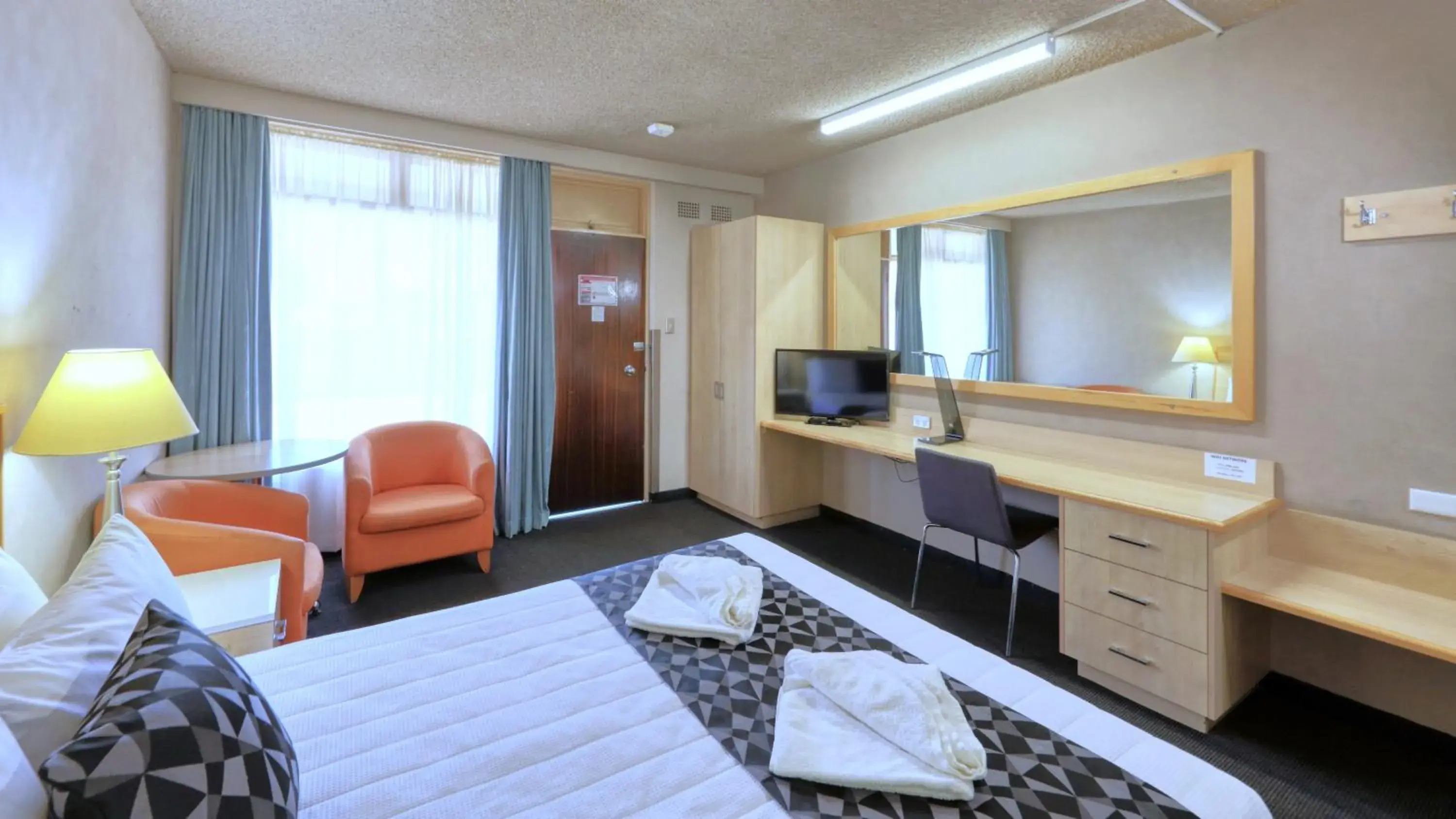 Photo of the whole room, Bed in Goulburn Central Motel Photo of the whole room, Bed in Goulburn Central Motel