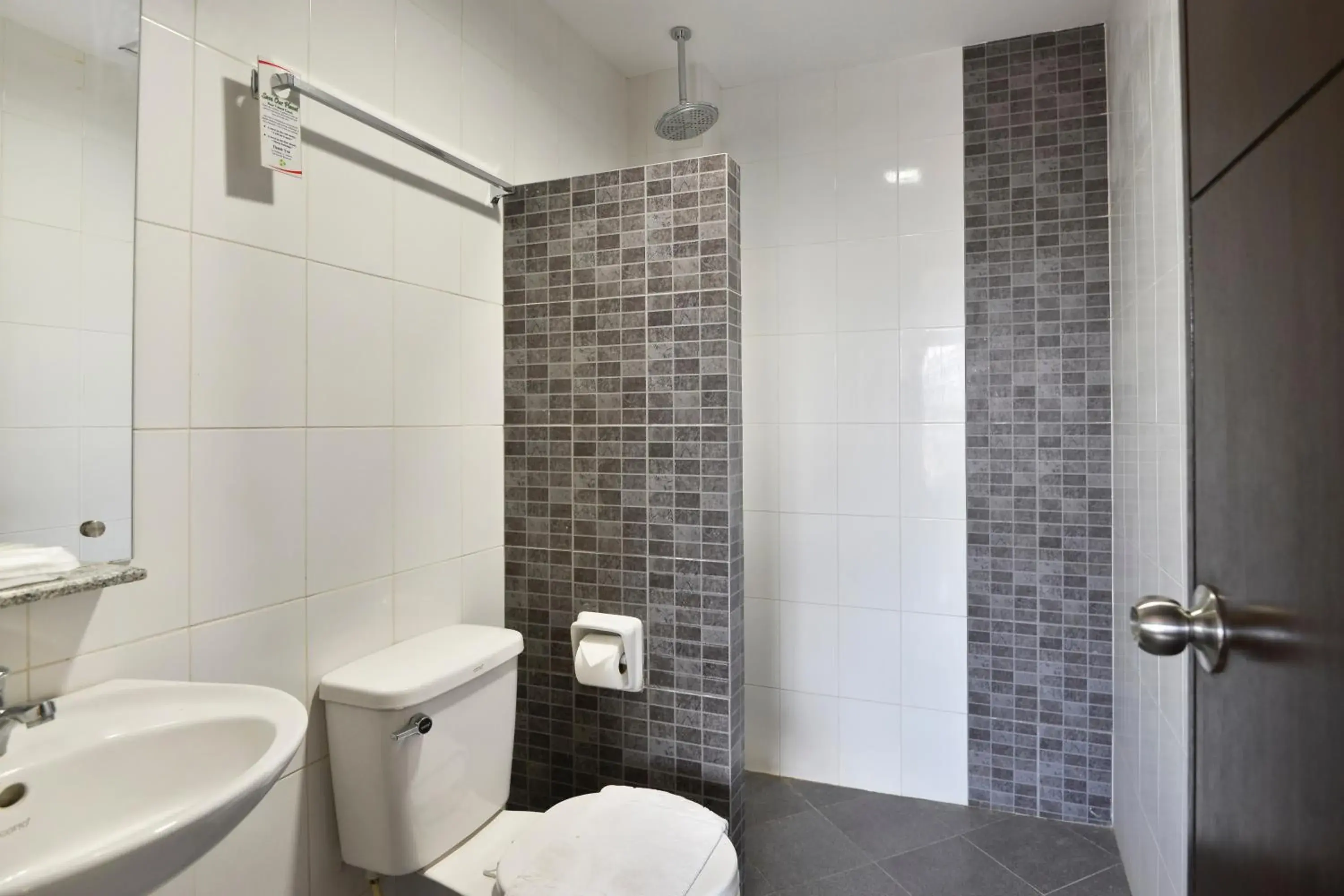 Bathroom in Express Inn Cebu Mabolo Bathroom in Express Inn Cebu Mabolo