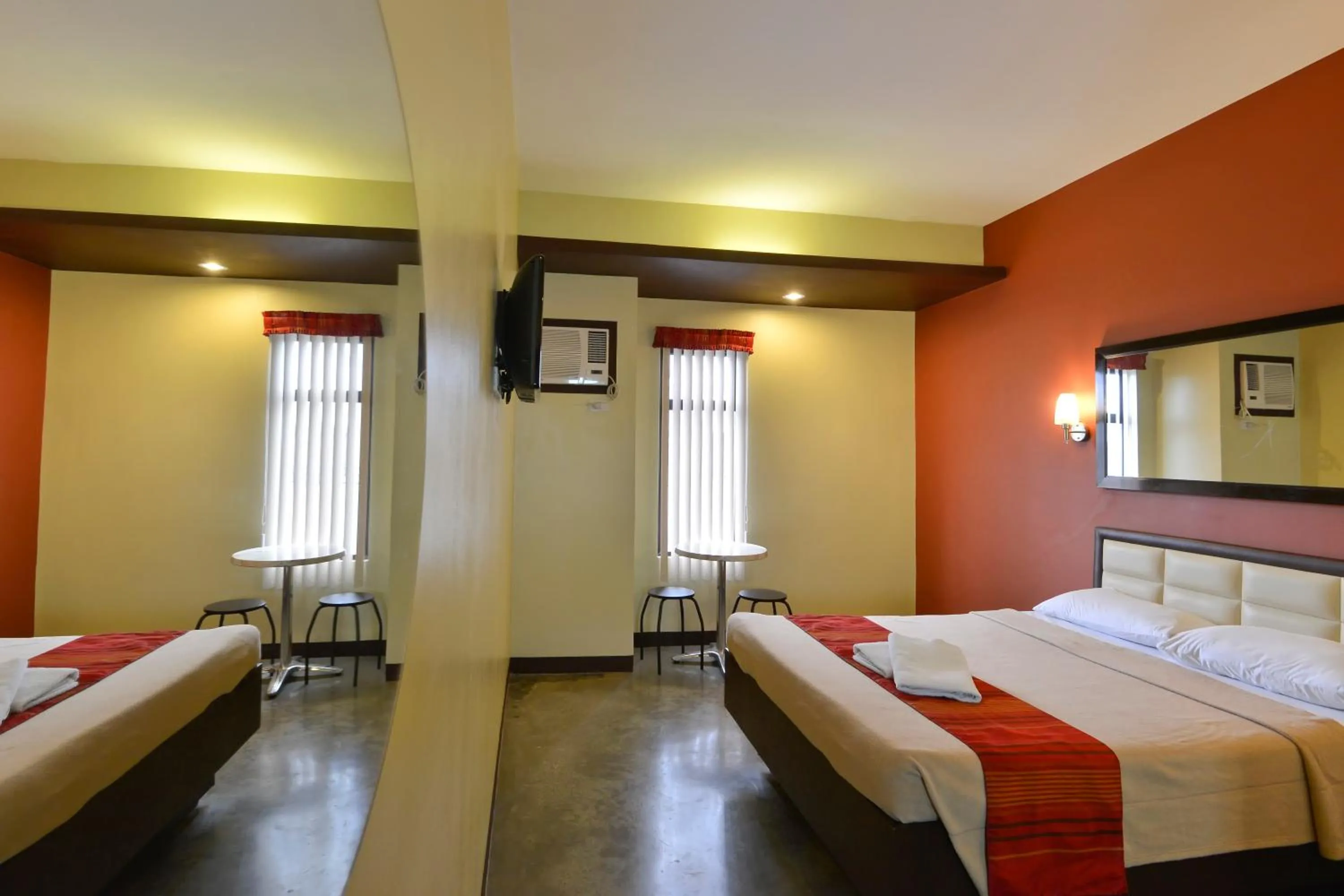 Photo of the whole room, Bed in Express Inn Cebu Mabolo