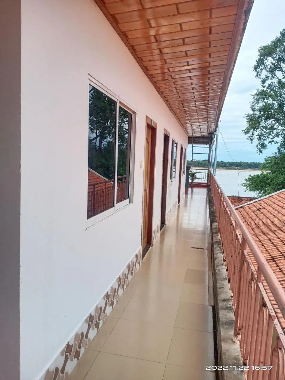 Silver Dolphin Guesthouse & Restaurant