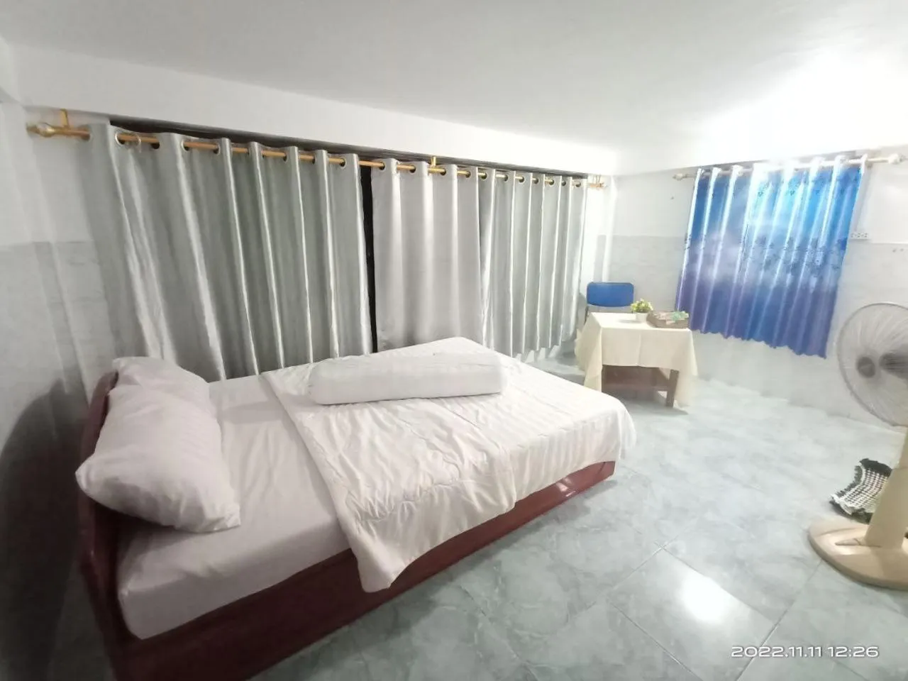 Bedroom, Bed in Silver Dolphin Guesthouse & Restaurant