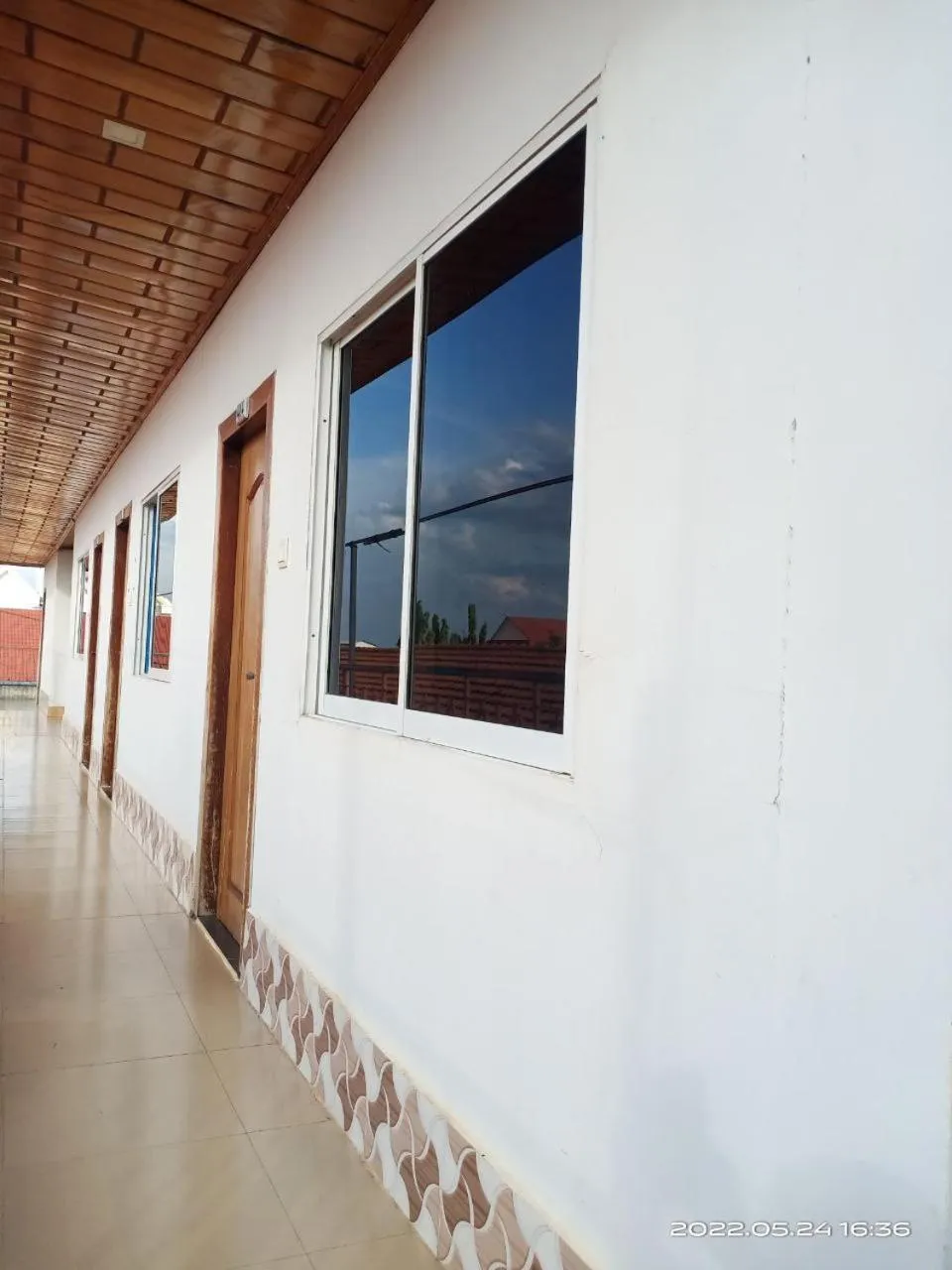 Silver Dolphin Guesthouse & Restaurant