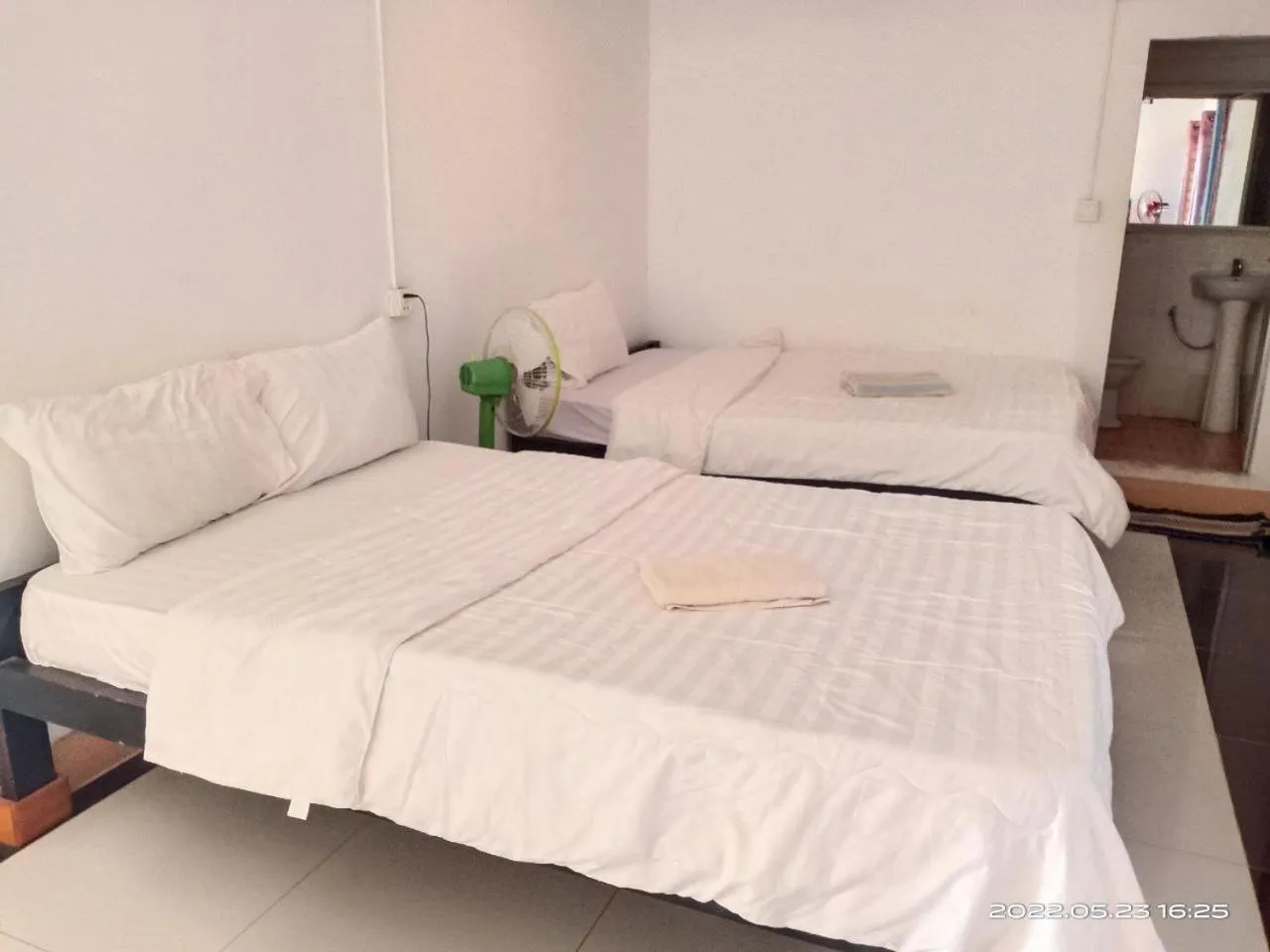 Bed in Silver Dolphin Guesthouse & Restaurant