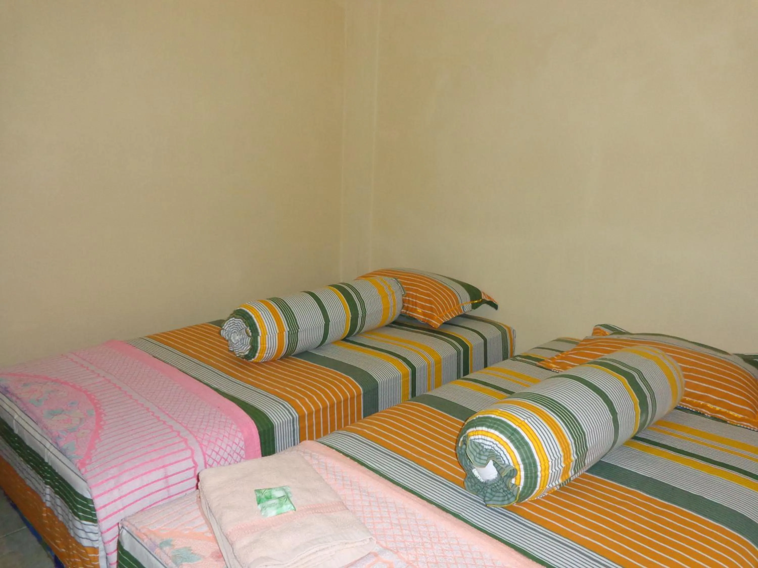 Bed in Hotel Musafir Inn