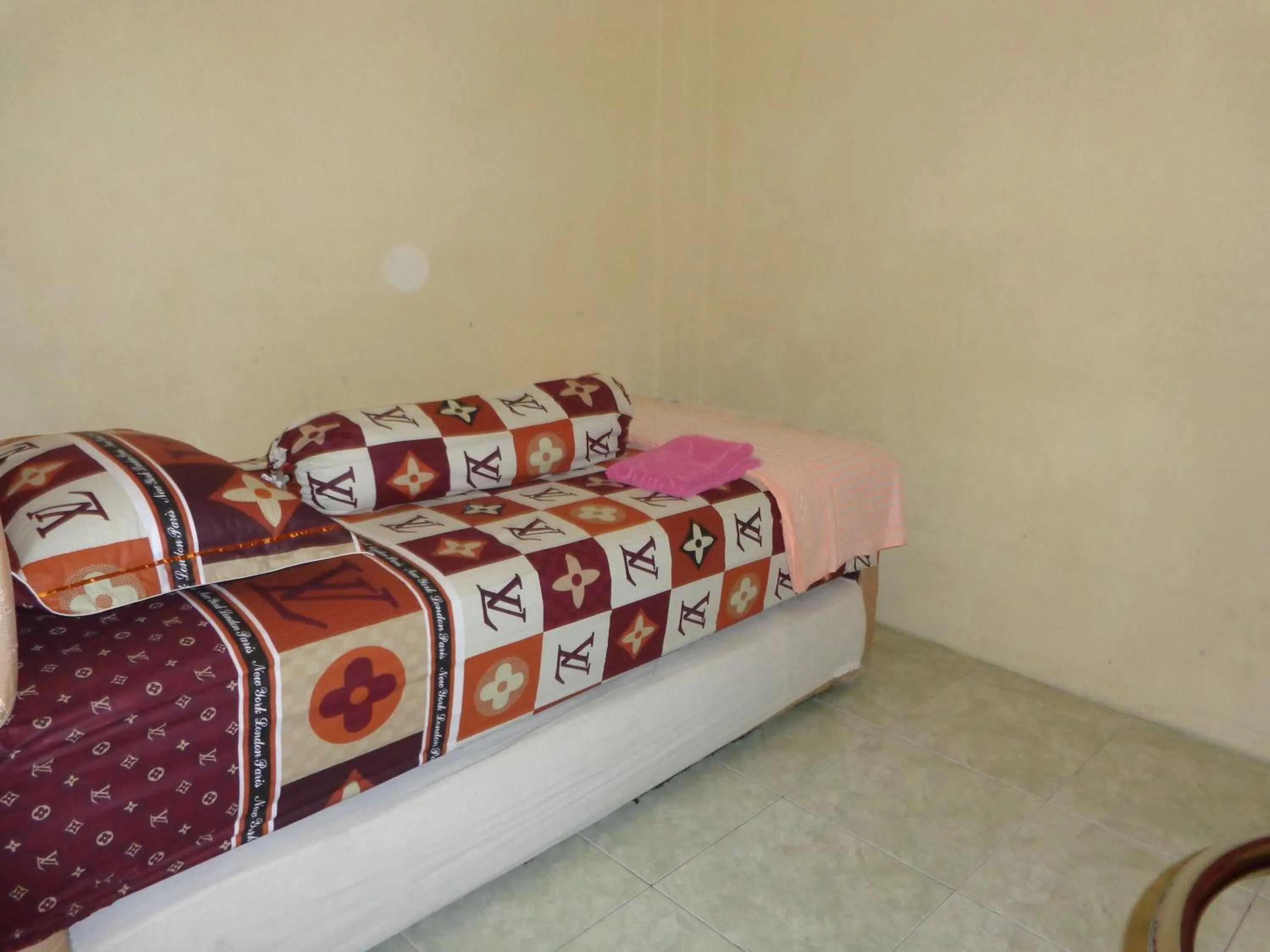 Bed in Hotel Musafir Inn