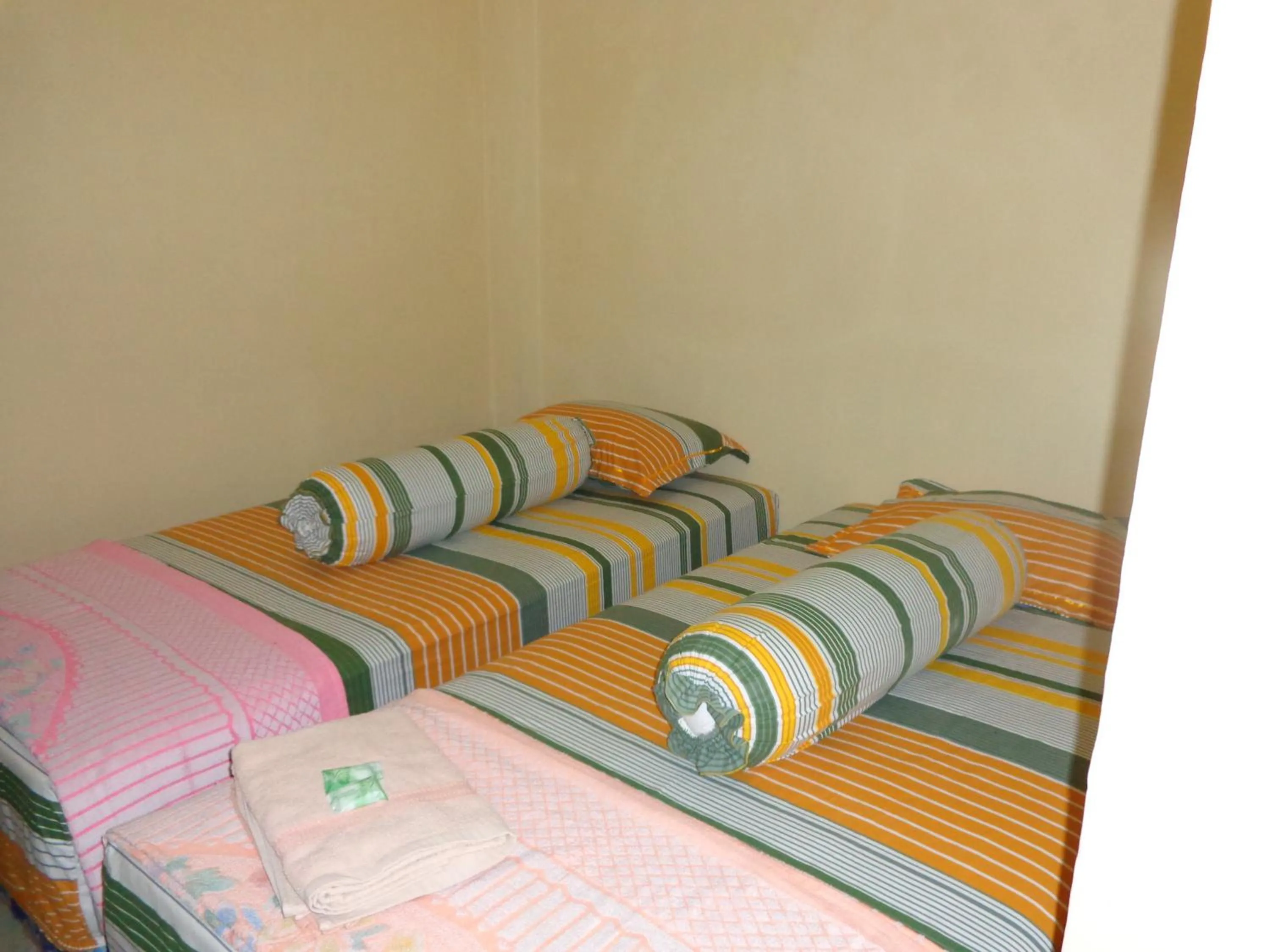 Bed in Hotel Musafir Inn