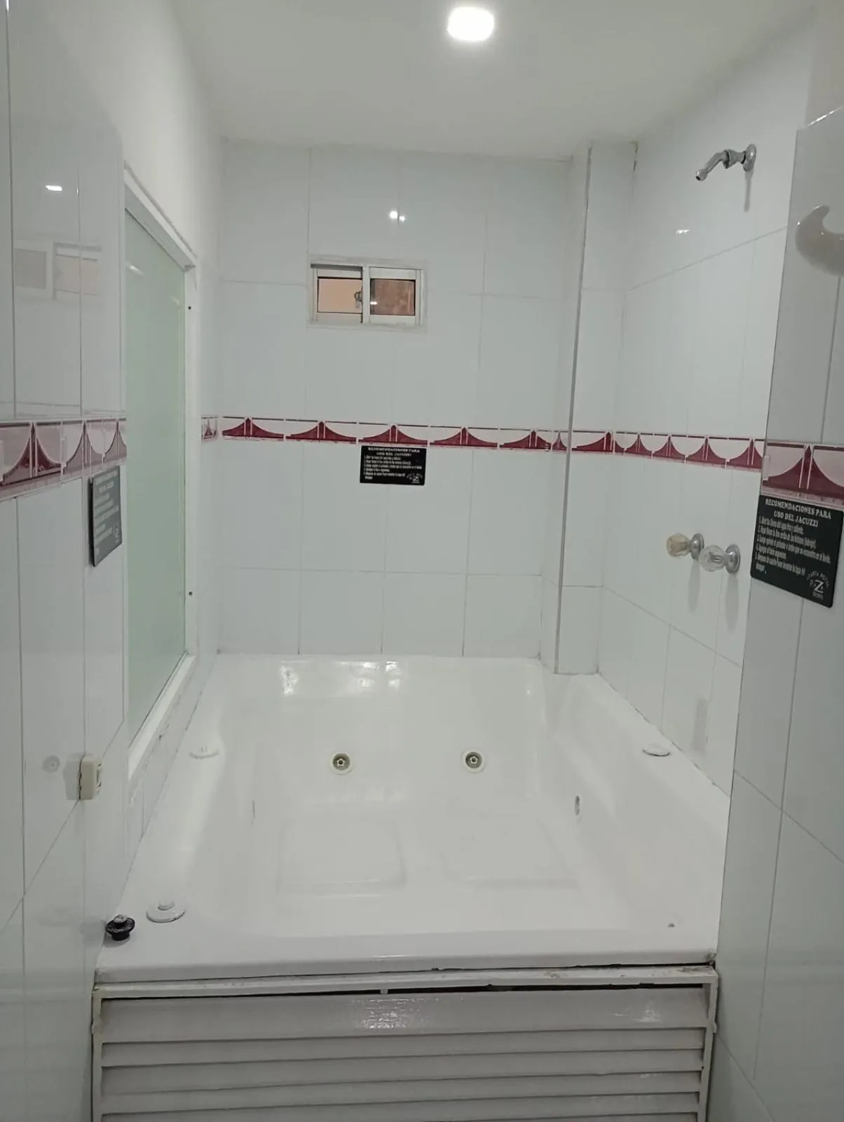 Shower in Hotel Plaza Norte Cali