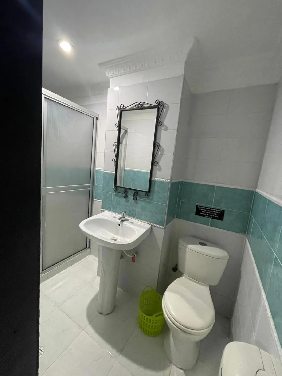 Shower in Hotel Plaza Norte Cali