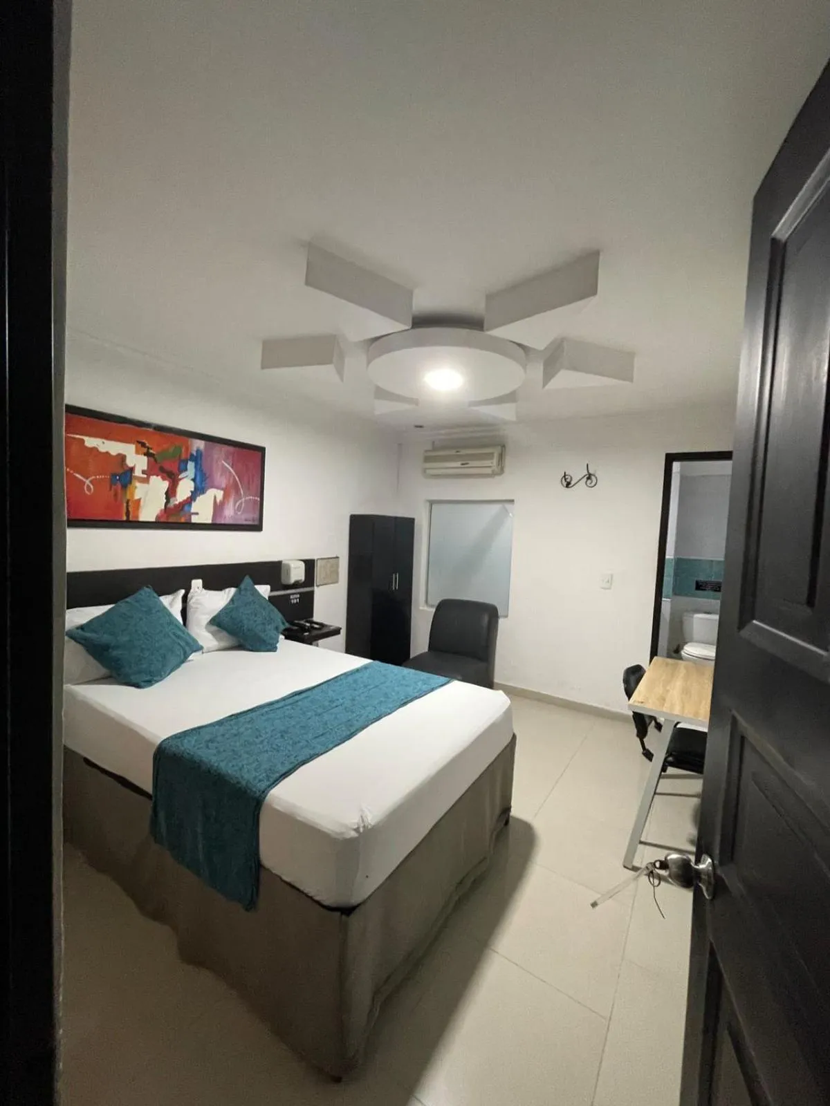 Communal lounge/ TV room, Bed in Hotel Plaza Norte Cali