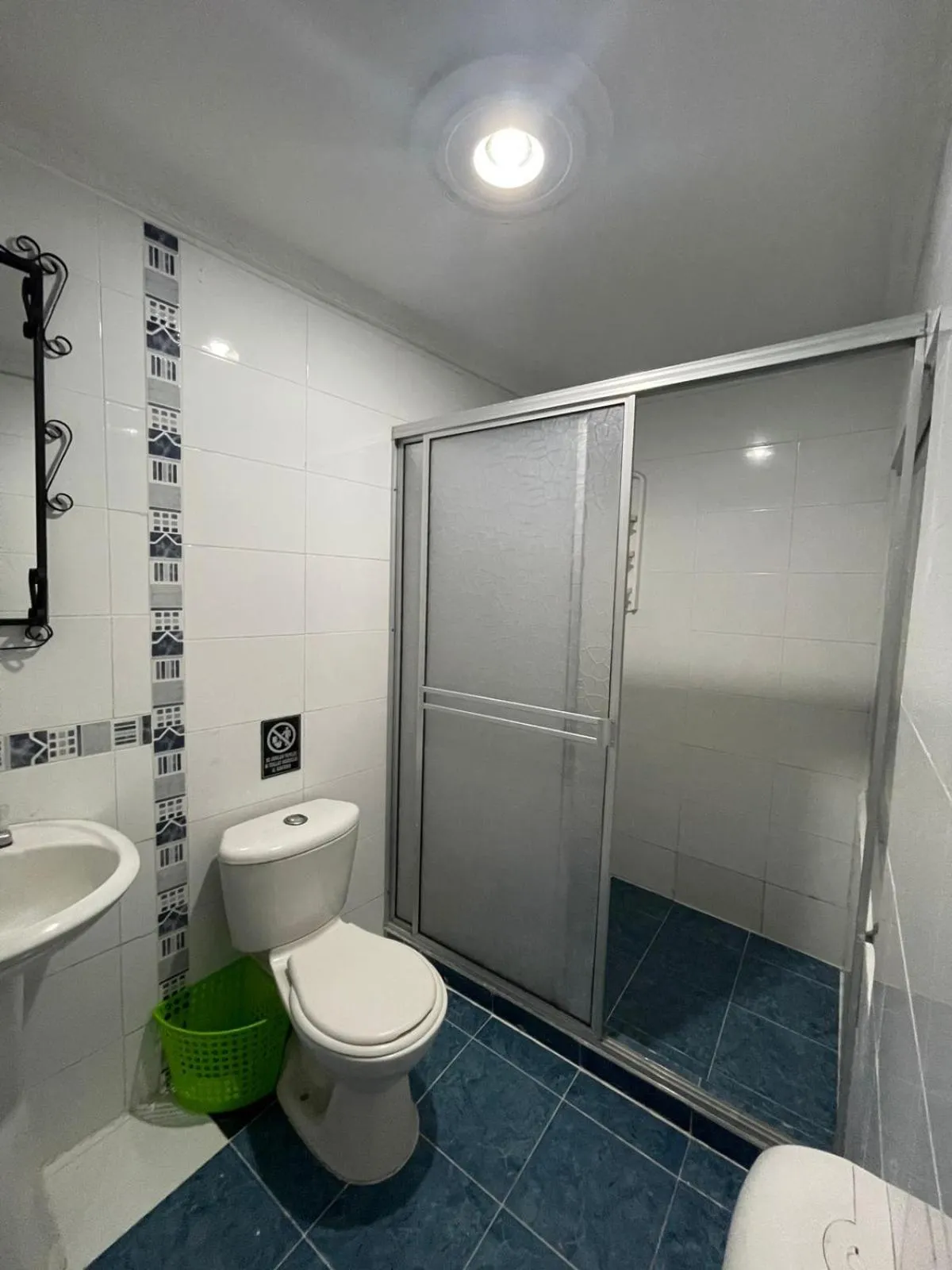 Shower in Hotel Plaza Norte Cali