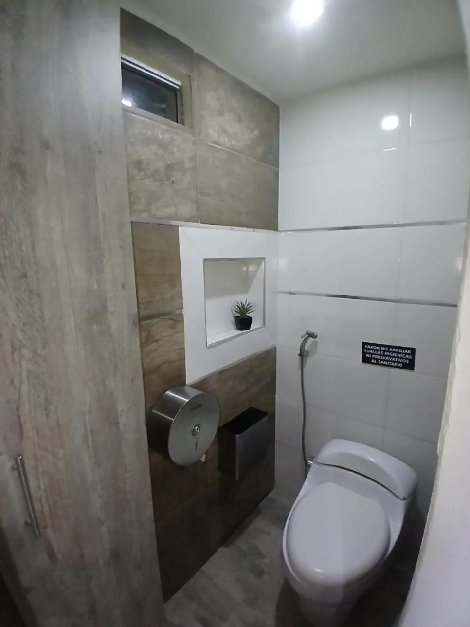 Toilet in Hotel Plaza Norte Cali