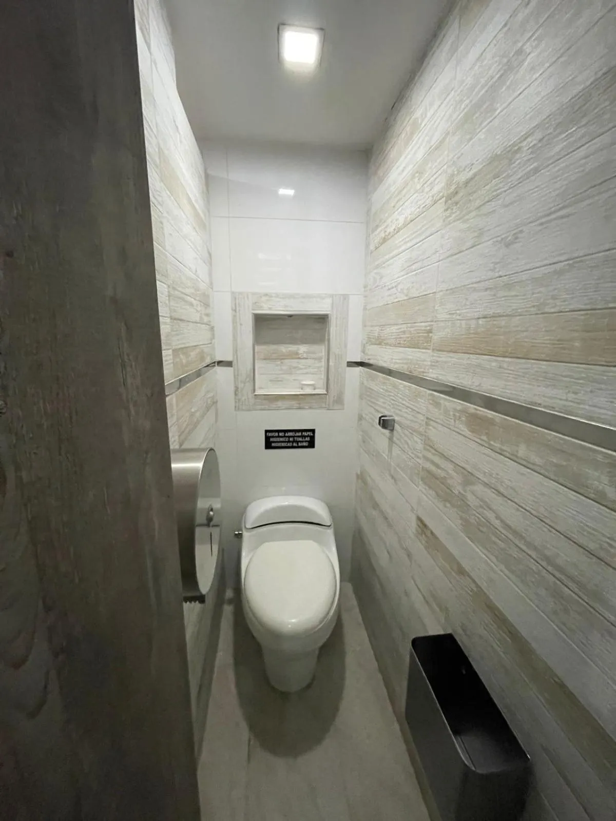 Toilet in Hotel Plaza Norte Cali