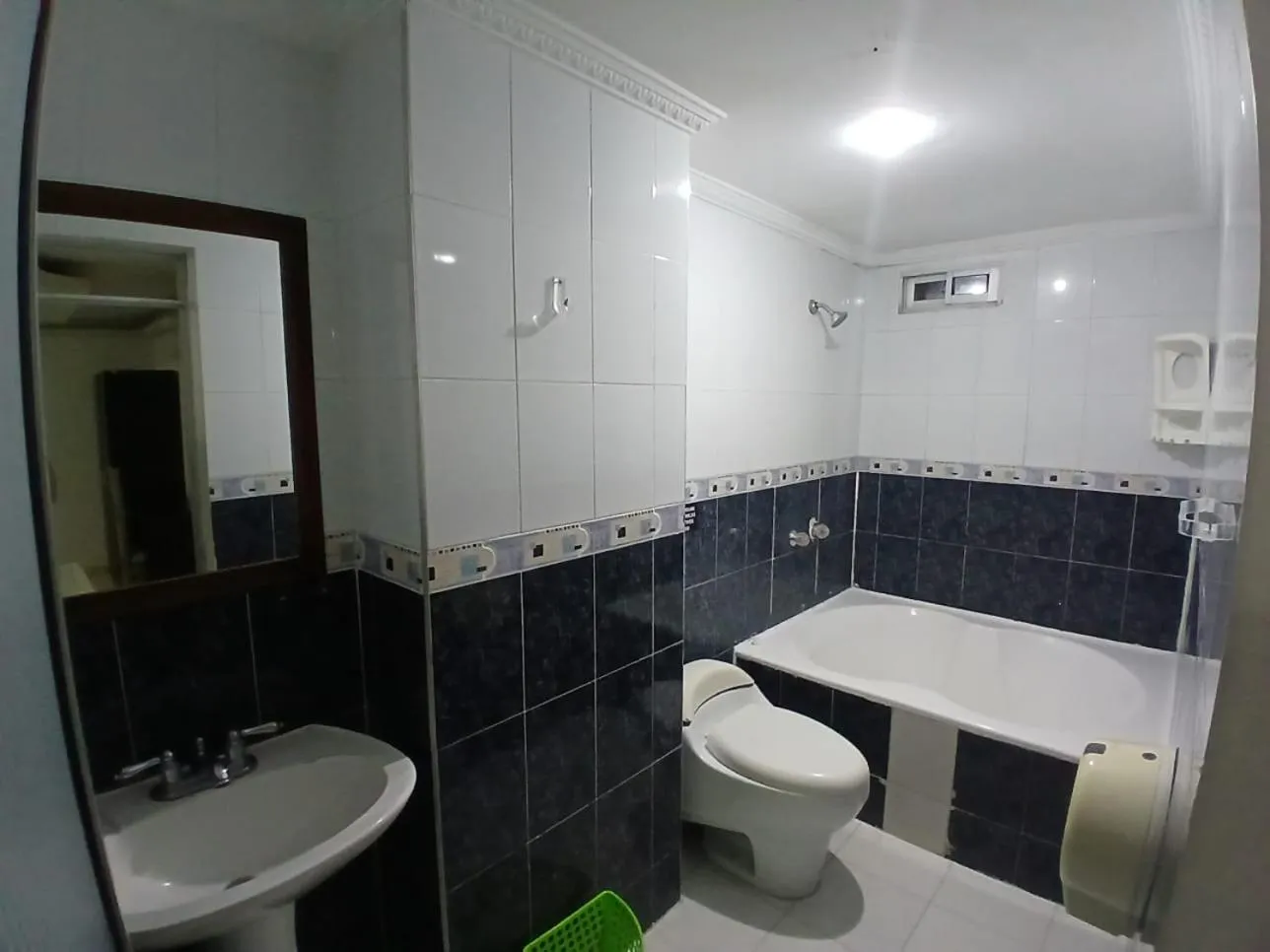 Shower in Hotel Plaza Norte Cali