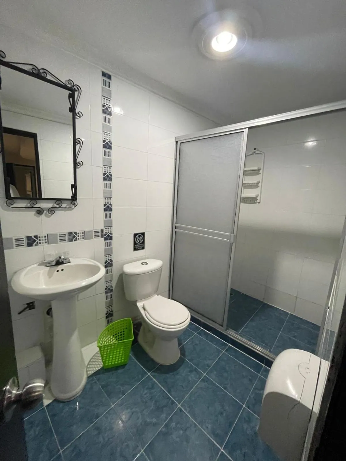 Shower in Hotel Plaza Norte Cali