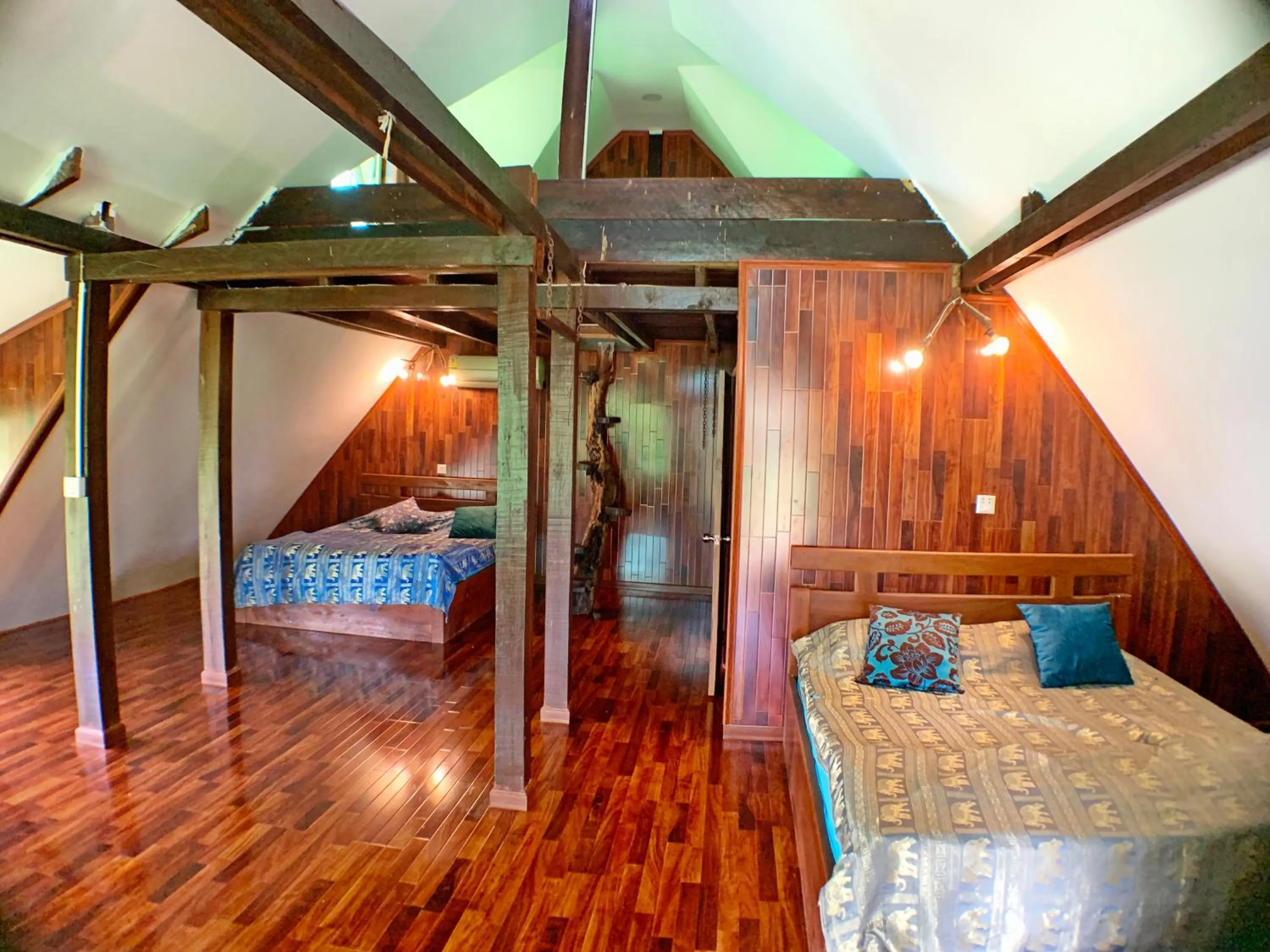 Family, Bed in Nature Lodge