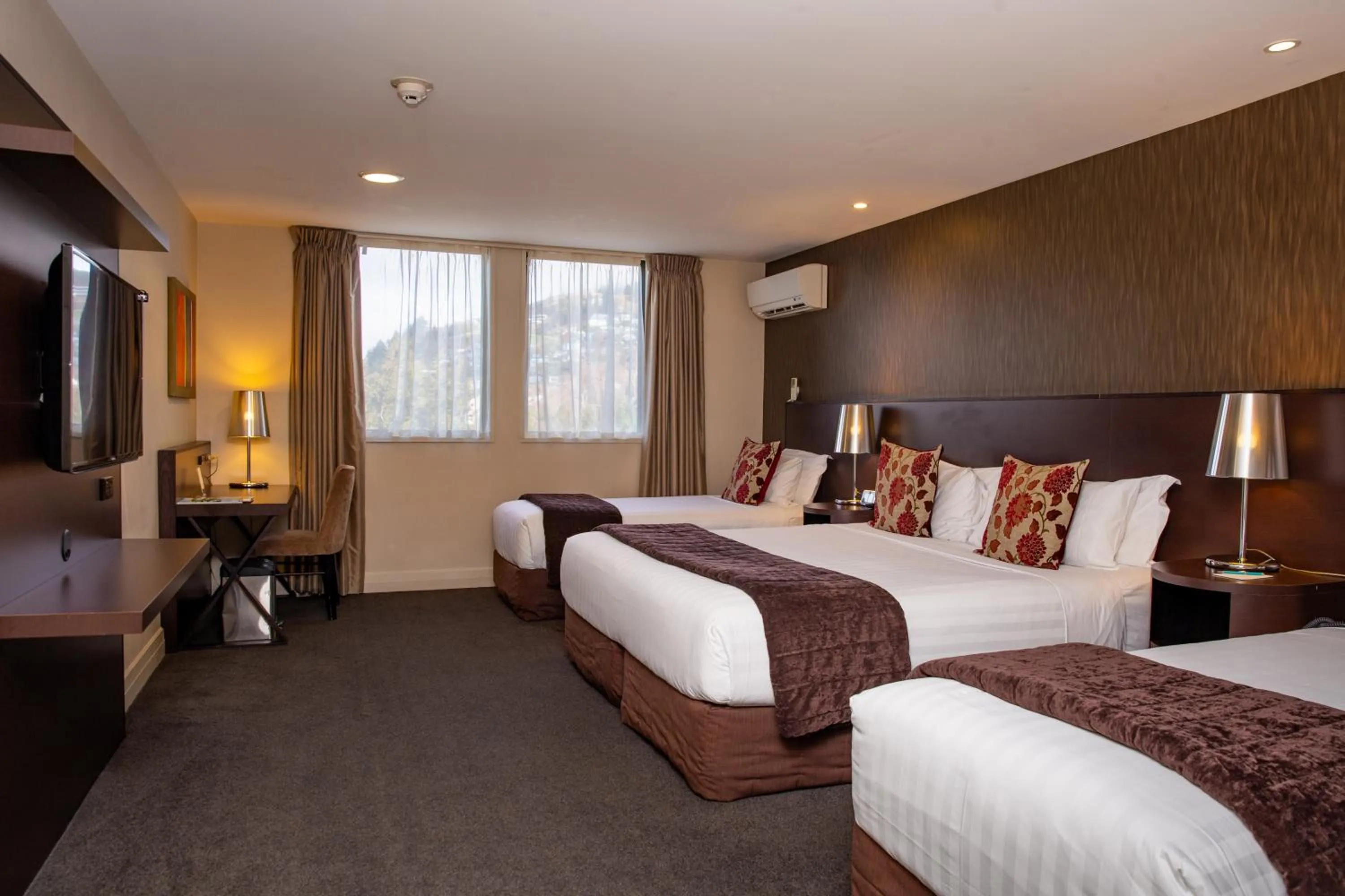 Bedroom, Bed in Rendezvous Heritage Hotel Queenstown