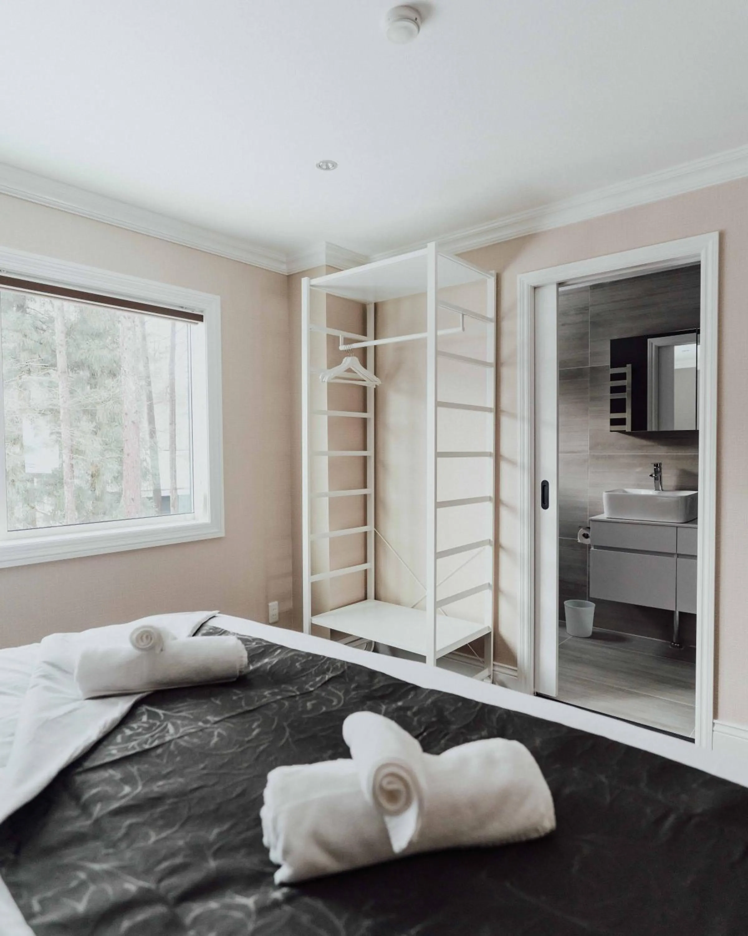 Bathroom, Bed in Hatsuyuki Apartments