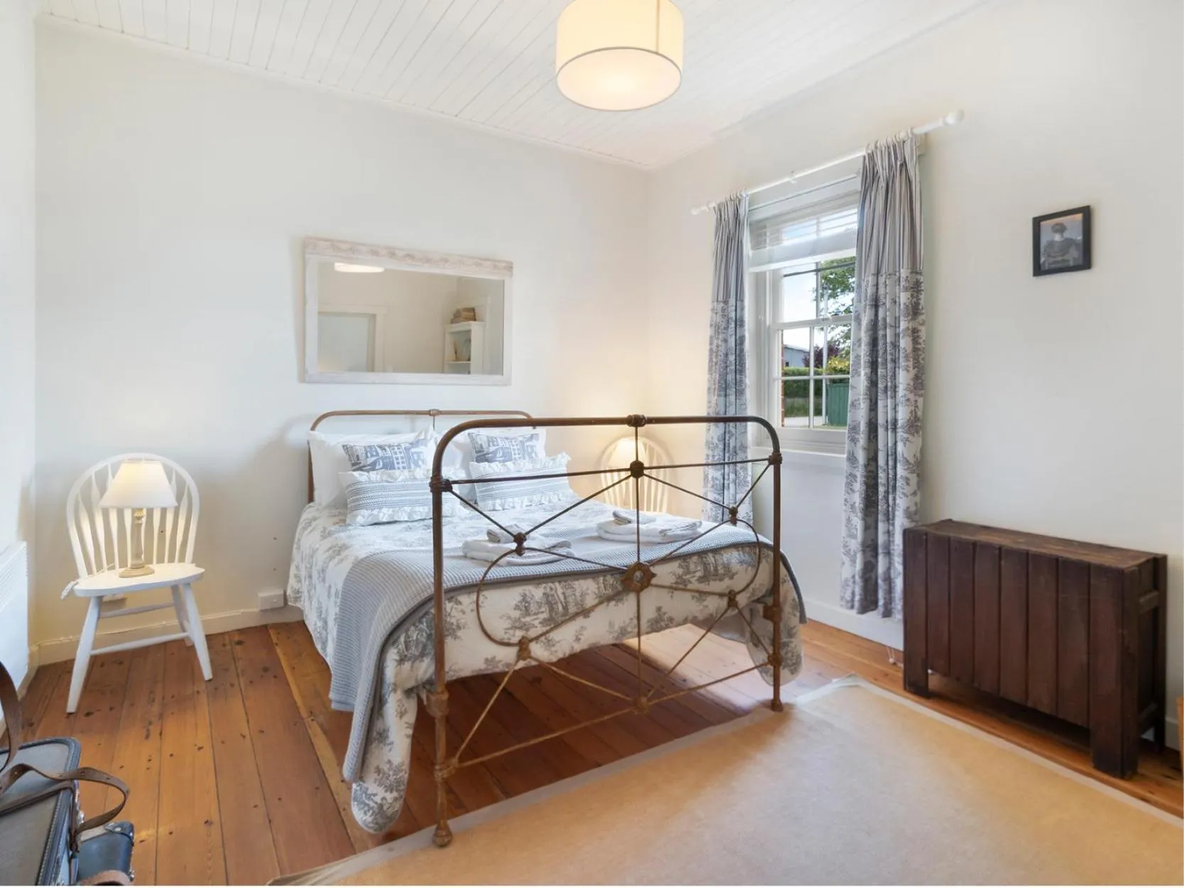 Bedroom, Bed in The Red Feather Inn