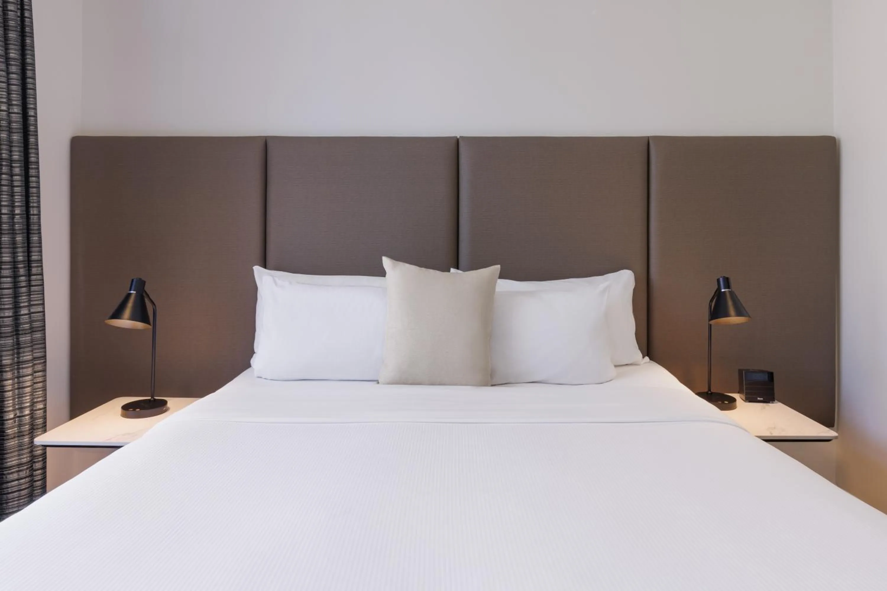 Bed in Adina Citylife Auckland