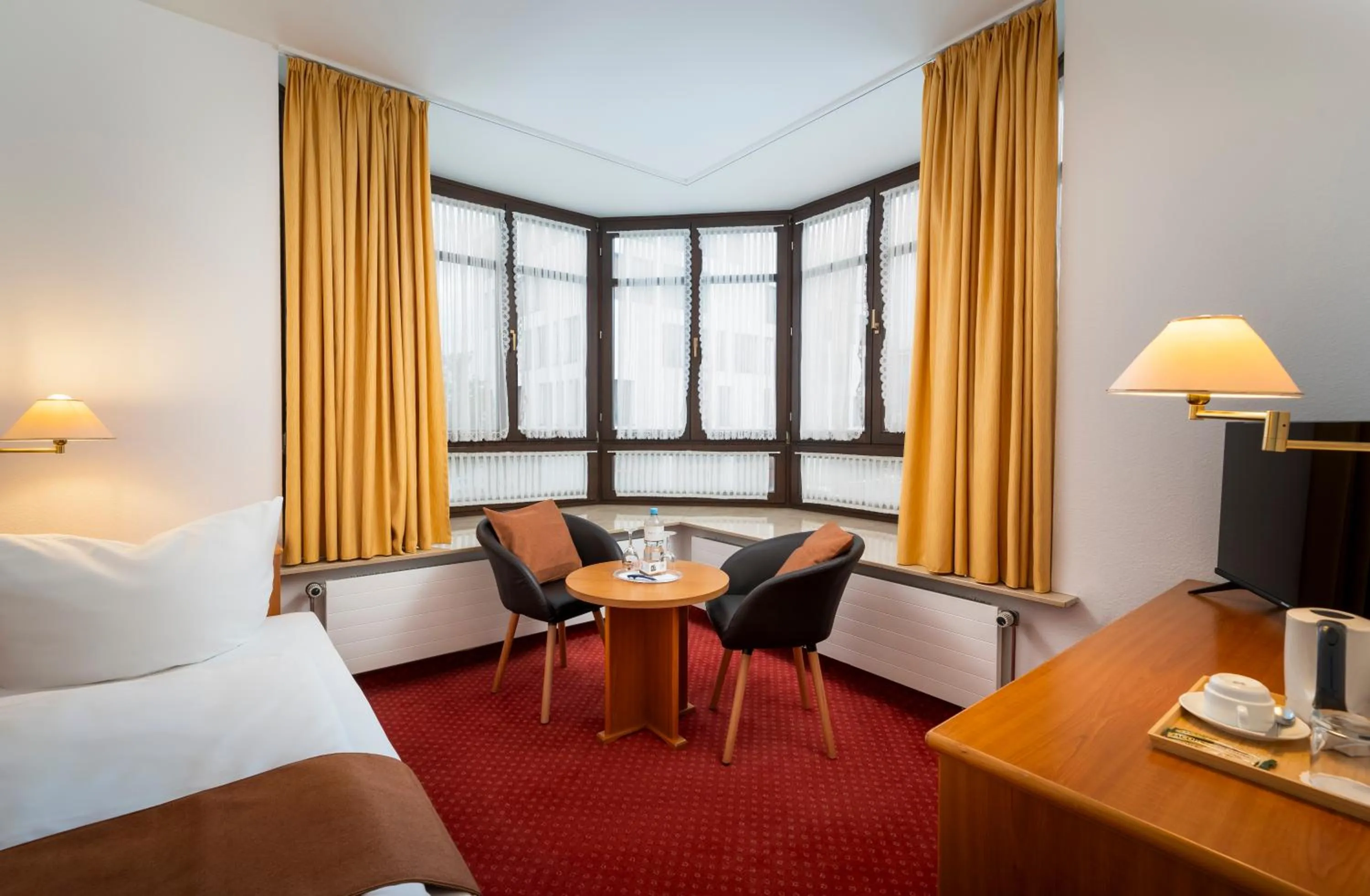 Photo of the whole room, Bed in ARKADEN Hotel Kelkheim