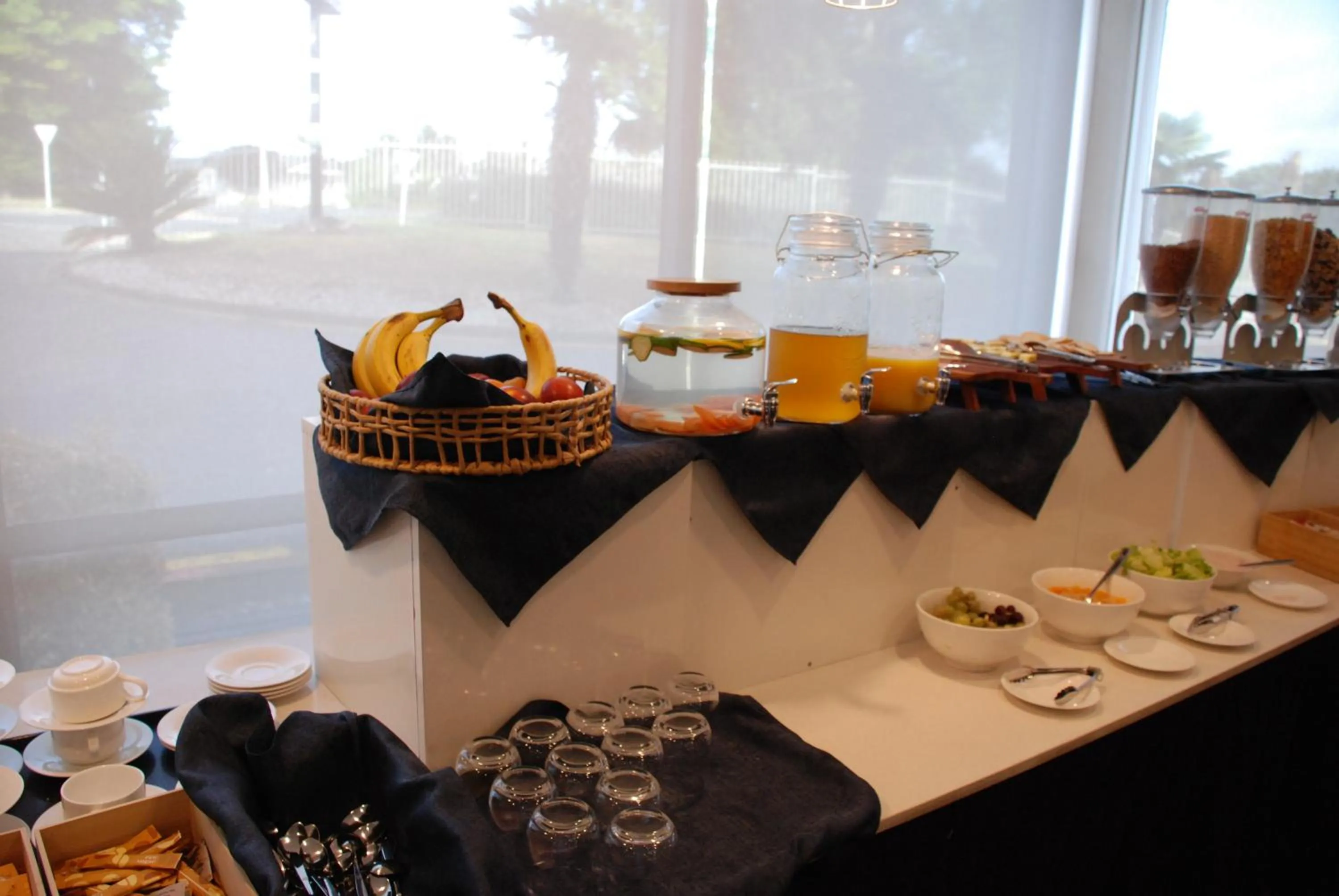 Breakfast in Auckland Airport Kiwi Hotel