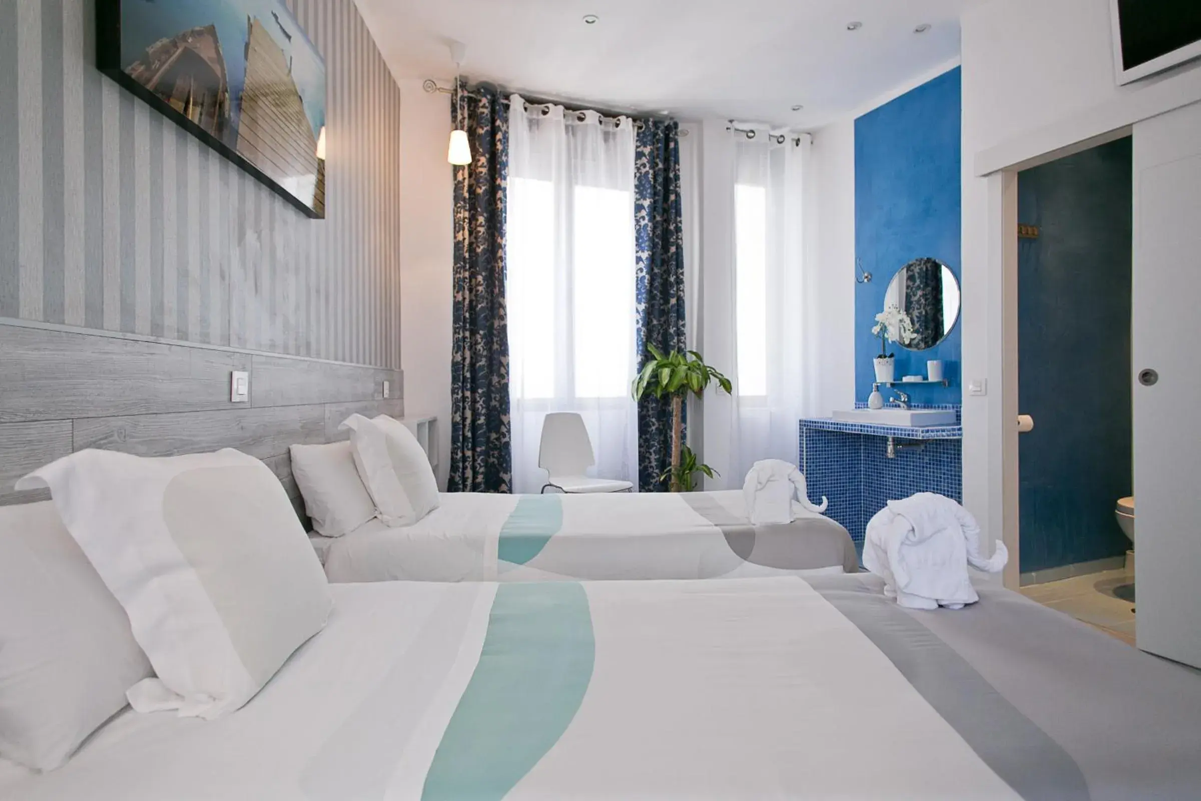 Interior Twin Room. in Hostal Main Street Madrid Interior Twin Room. in Hostal Main Street Madrid