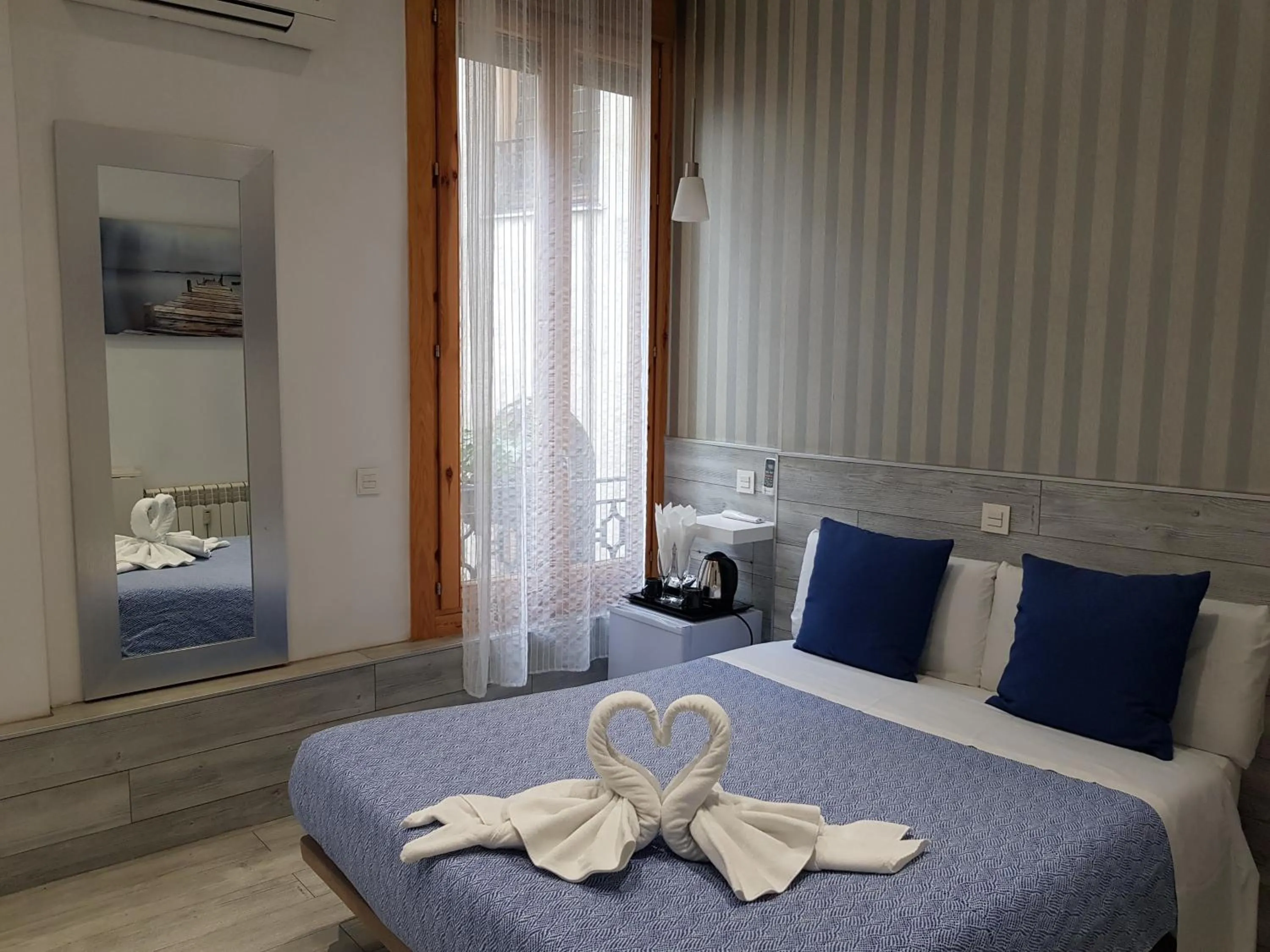 Photo of the whole room, Bed in Hostal Main Street Madrid