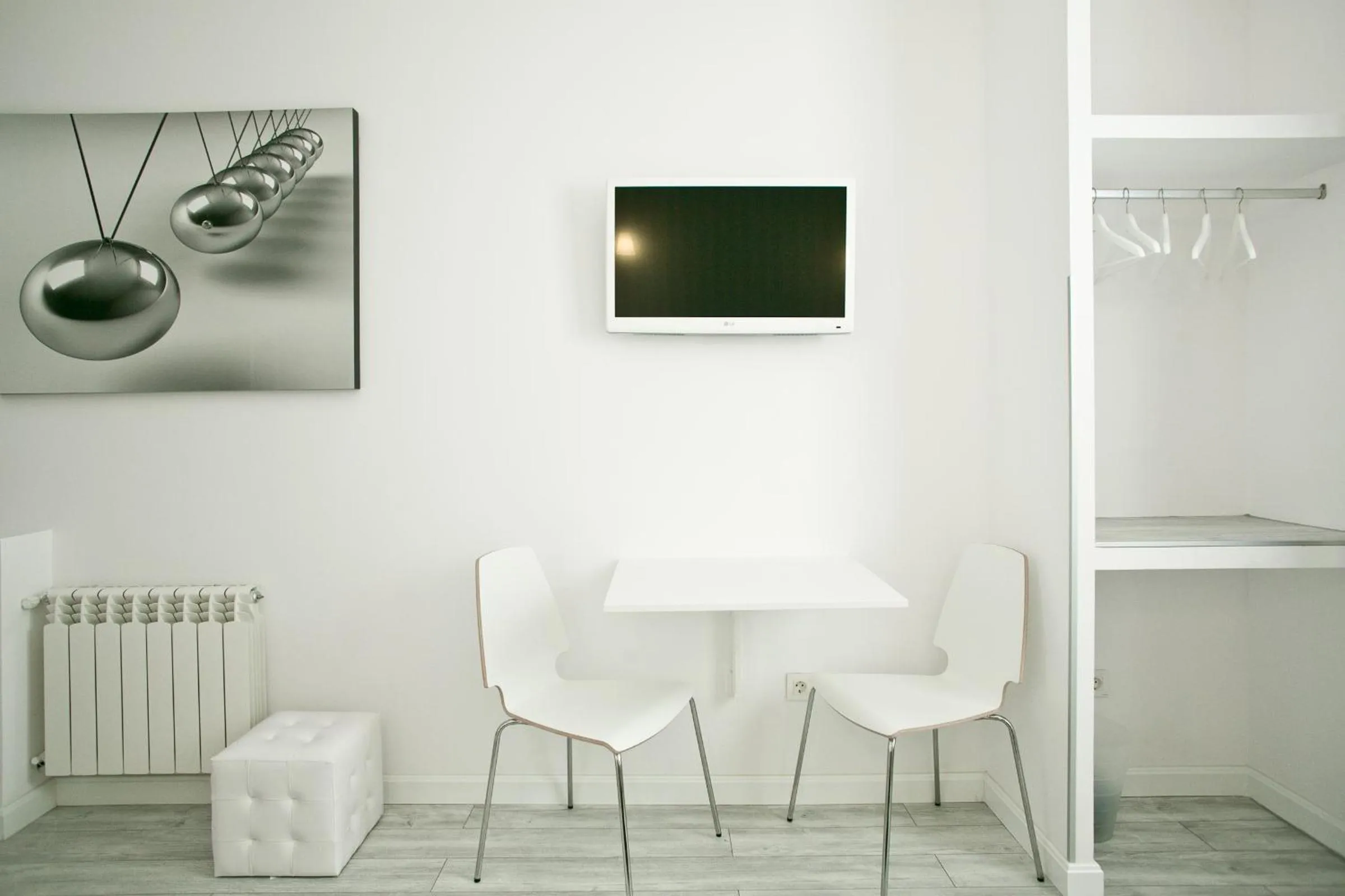 TV and multimedia in Hostal Main Street Madrid