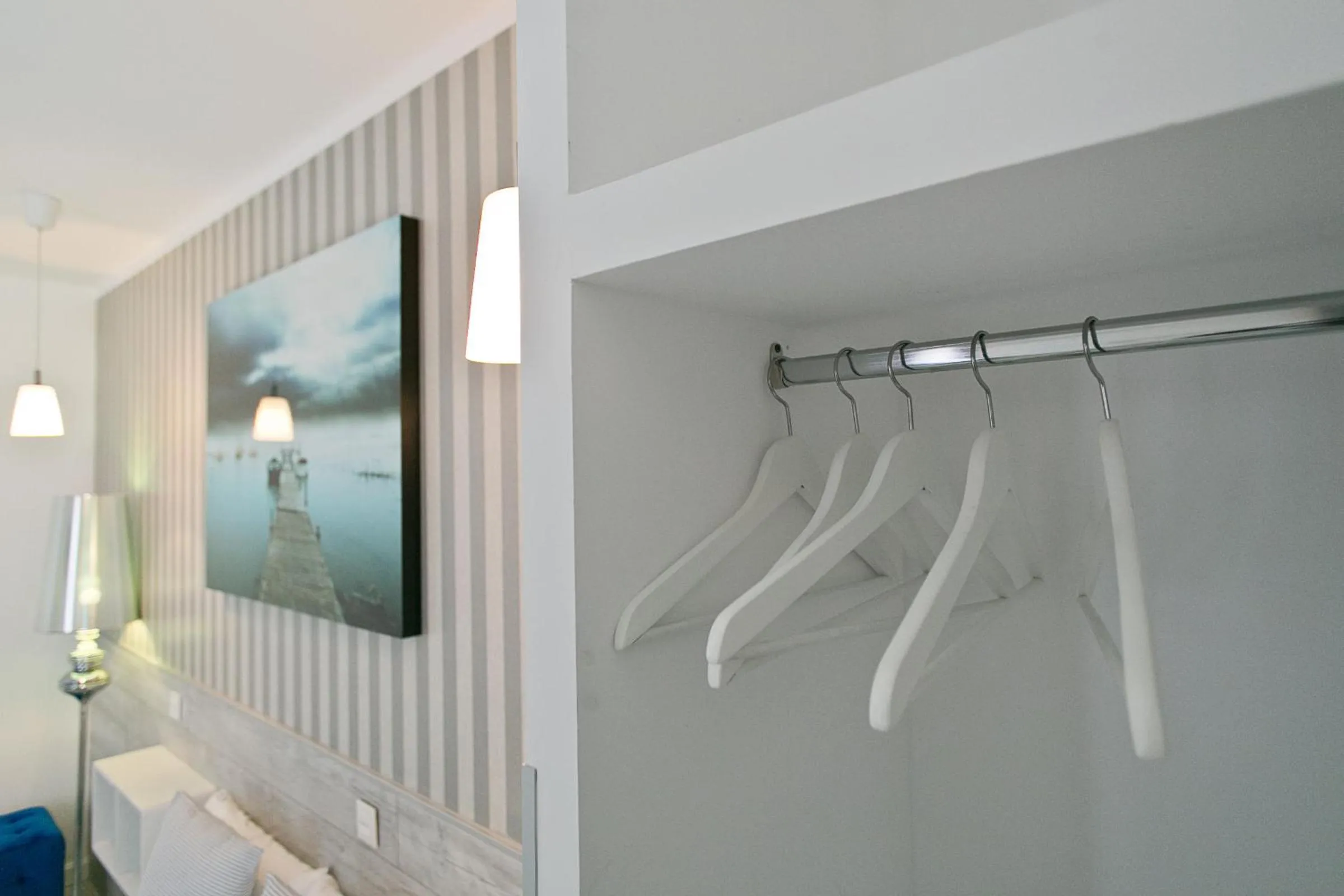 wardrobe in Hostal Main Street Madrid