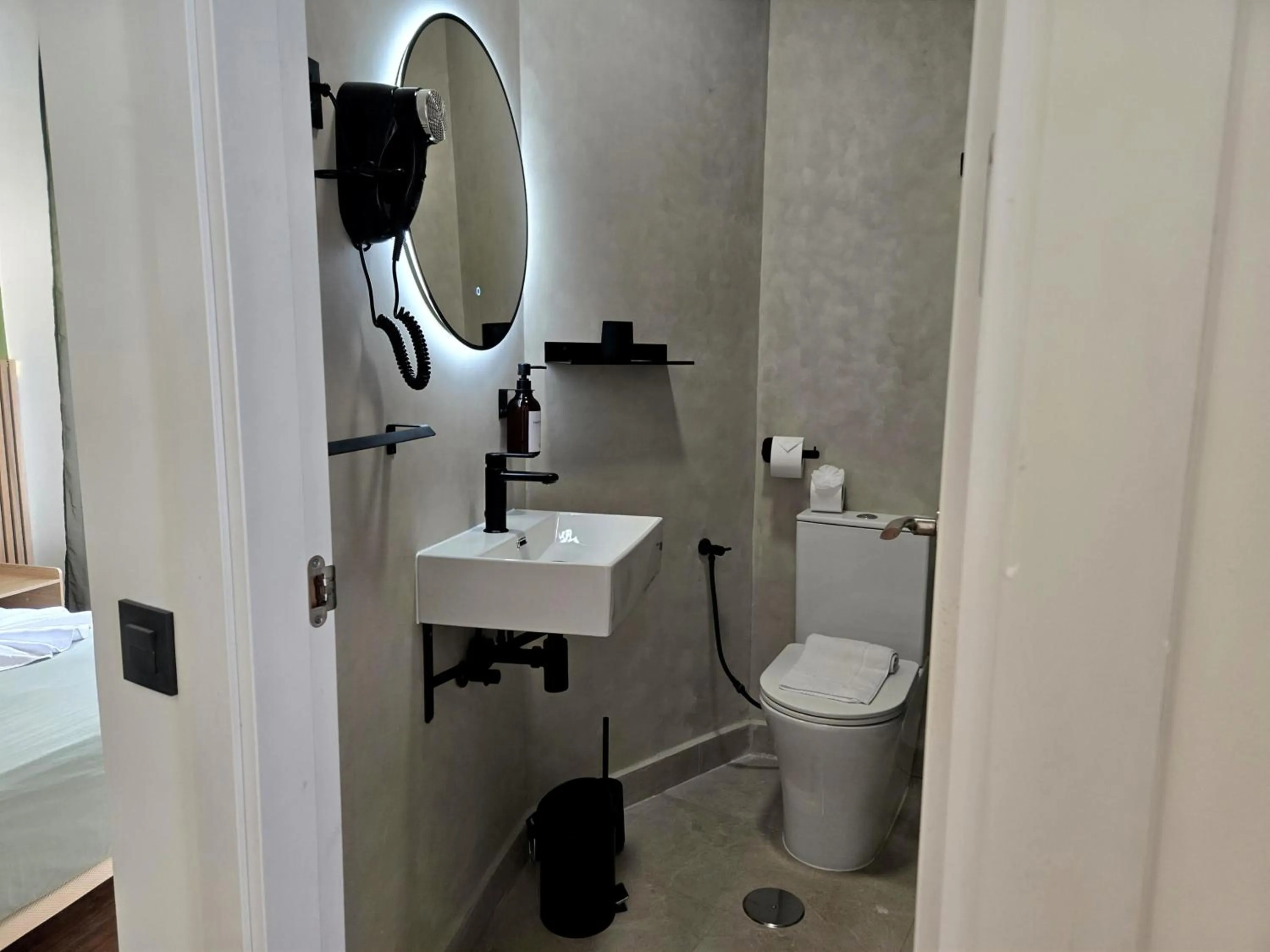 Bathroom in Hostal Main Street Madrid