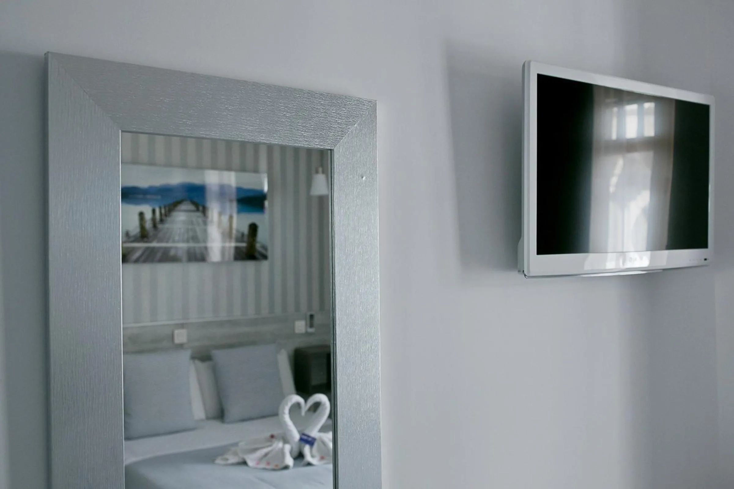 TV and multimedia in Hostal Main Street Madrid