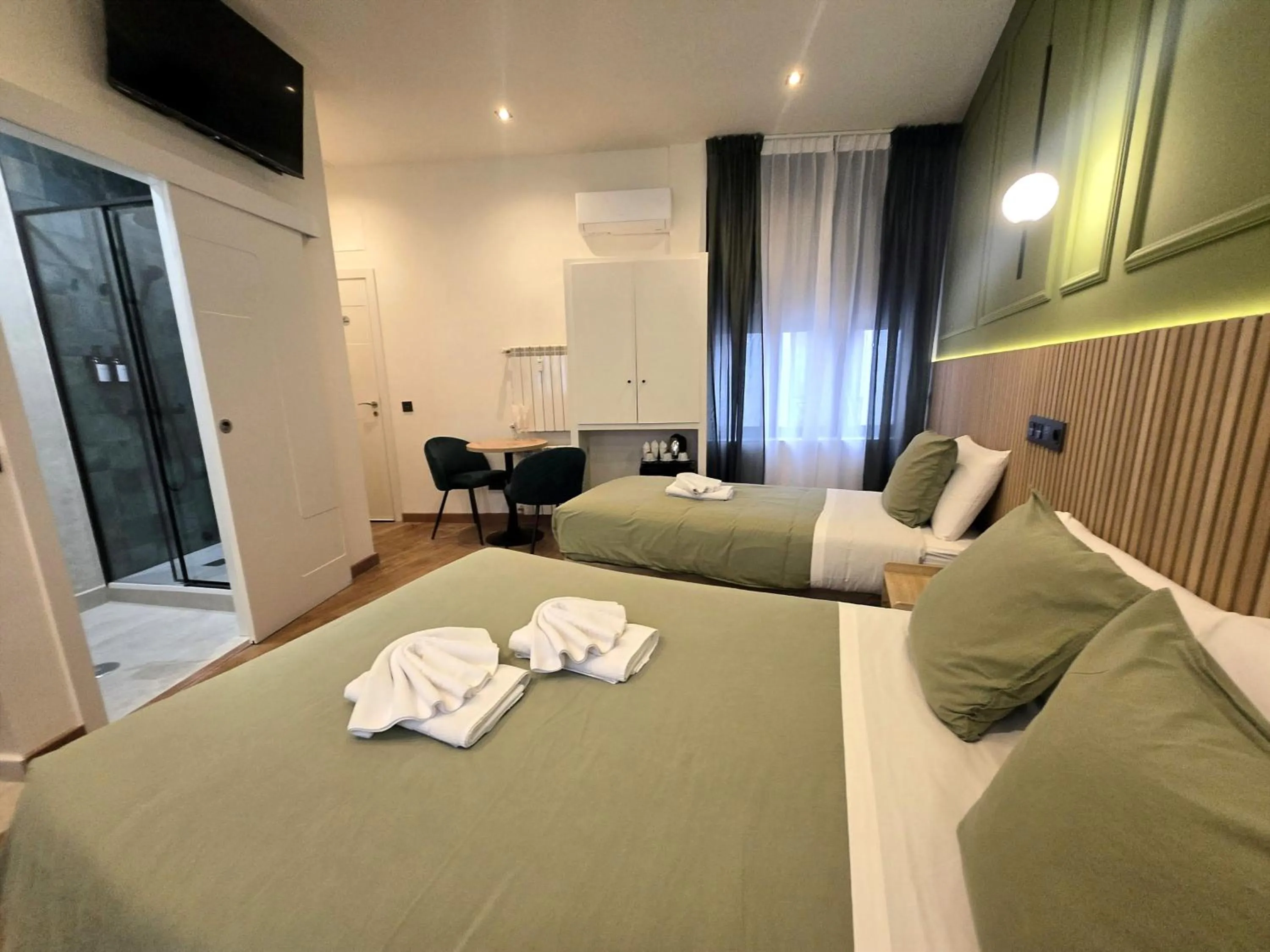 TV and multimedia, Bed in Hostal Main Street Madrid