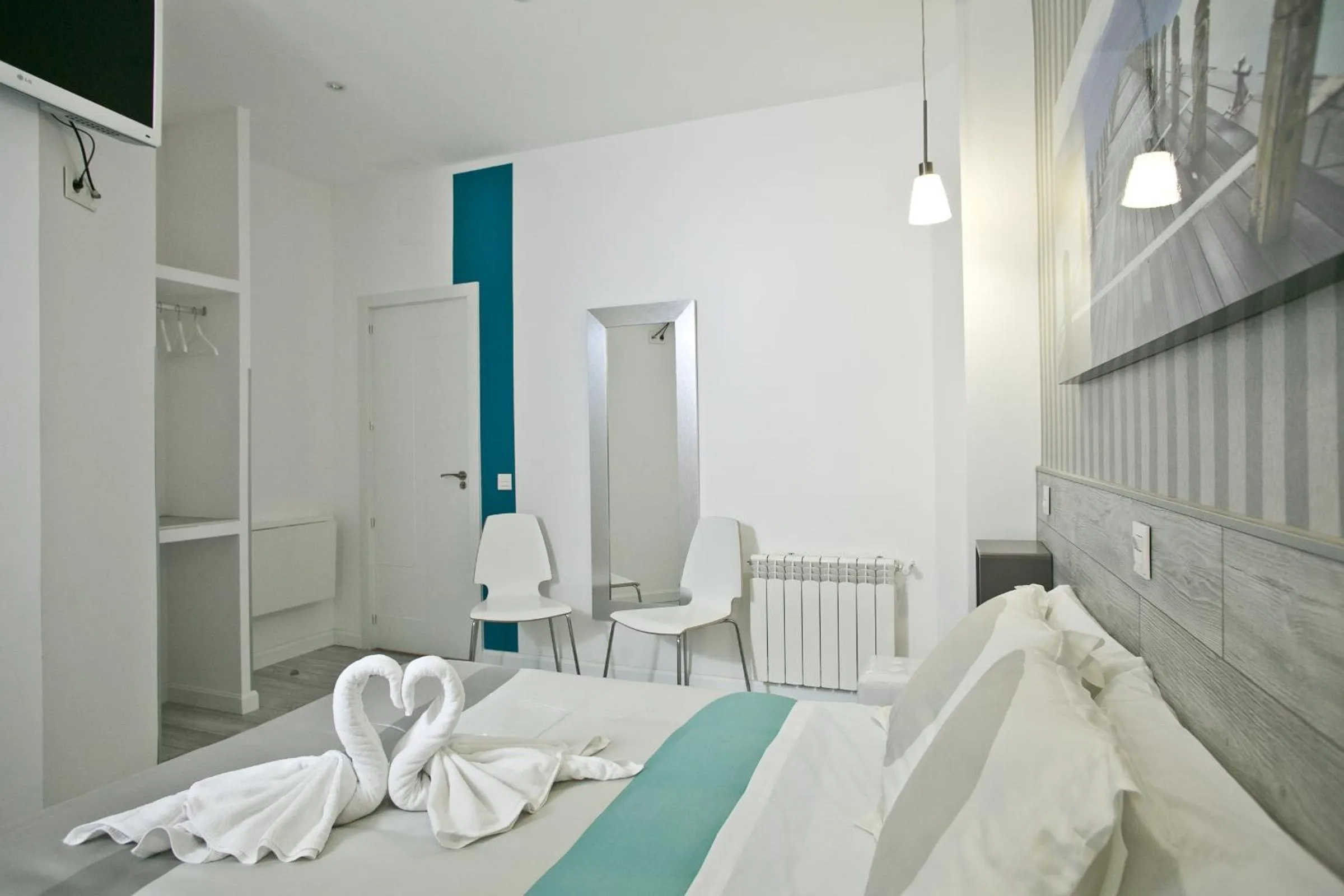 TV and multimedia, Bed in Hostal Main Street Madrid
