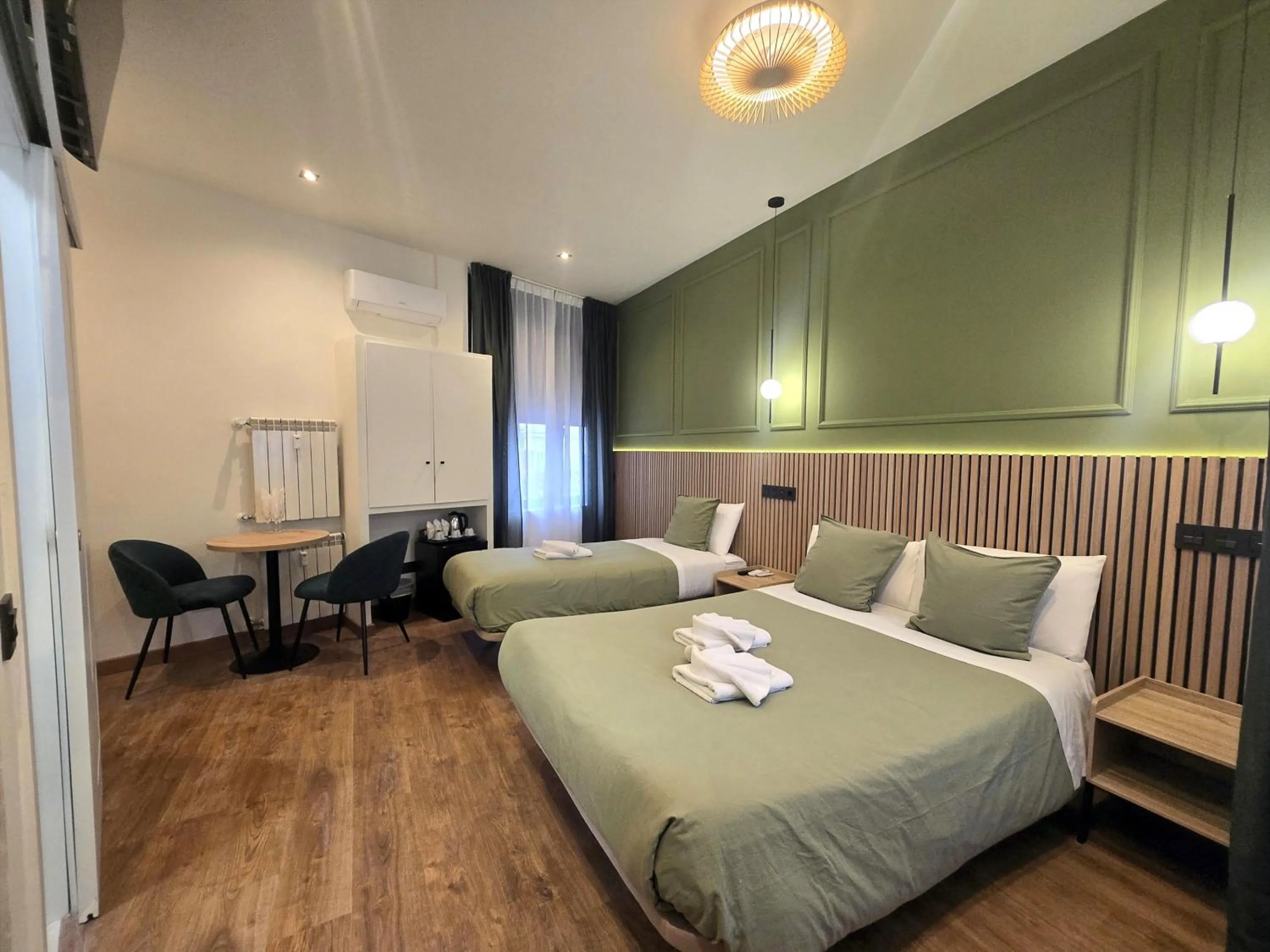 Photo of the whole room, Bed in Hostal Main Street Madrid