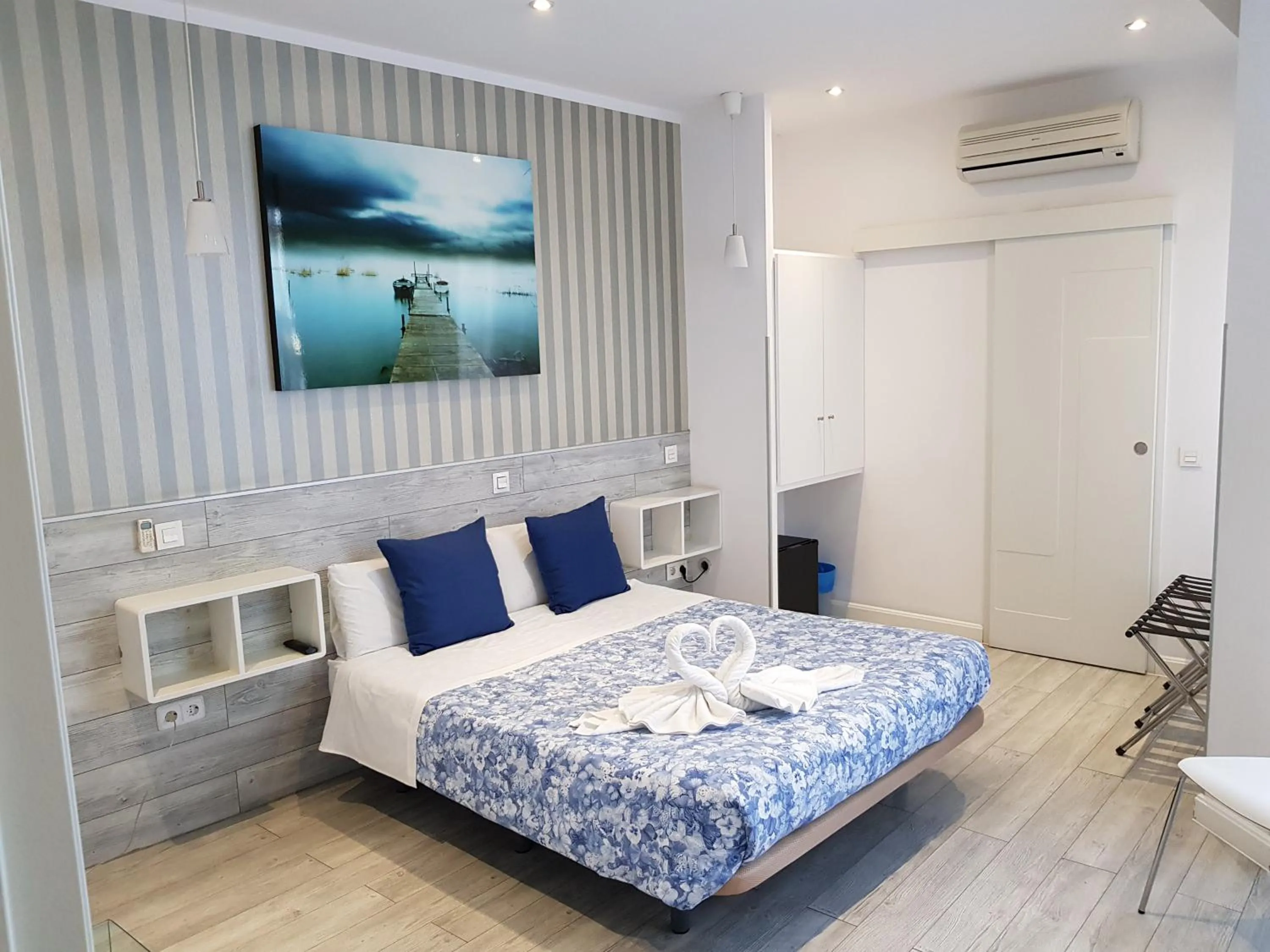 Photo of the whole room, Bed in Hostal Main Street Madrid