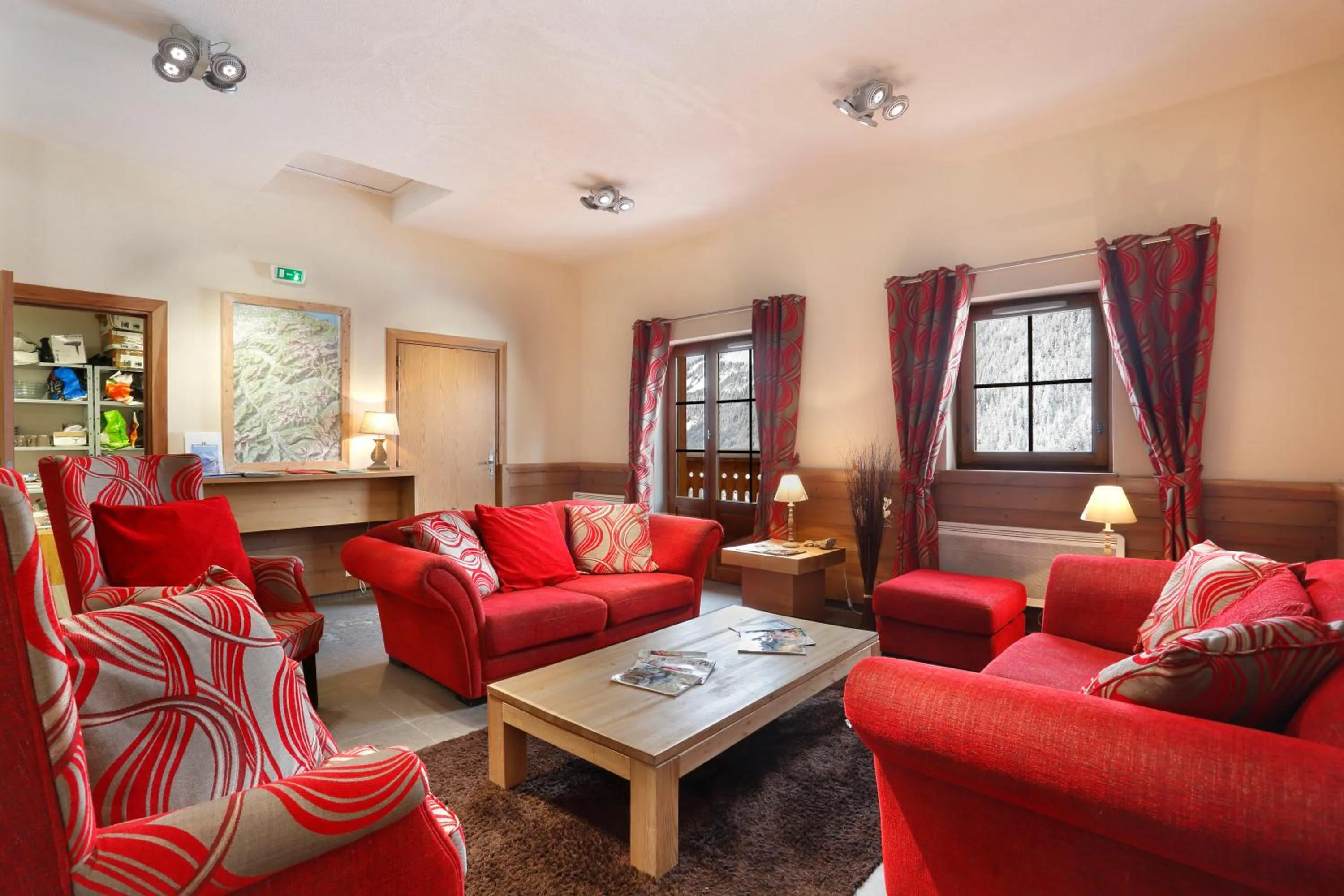 Communal lounge/ TV room in Résidence Néméa Le Grand Lodge