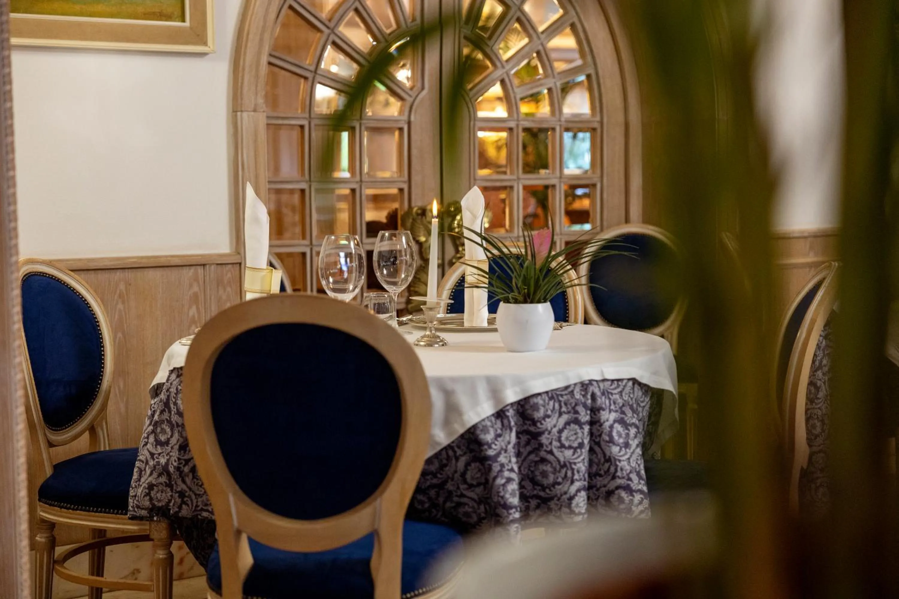 Restaurant/places to eat in Olympic Palace