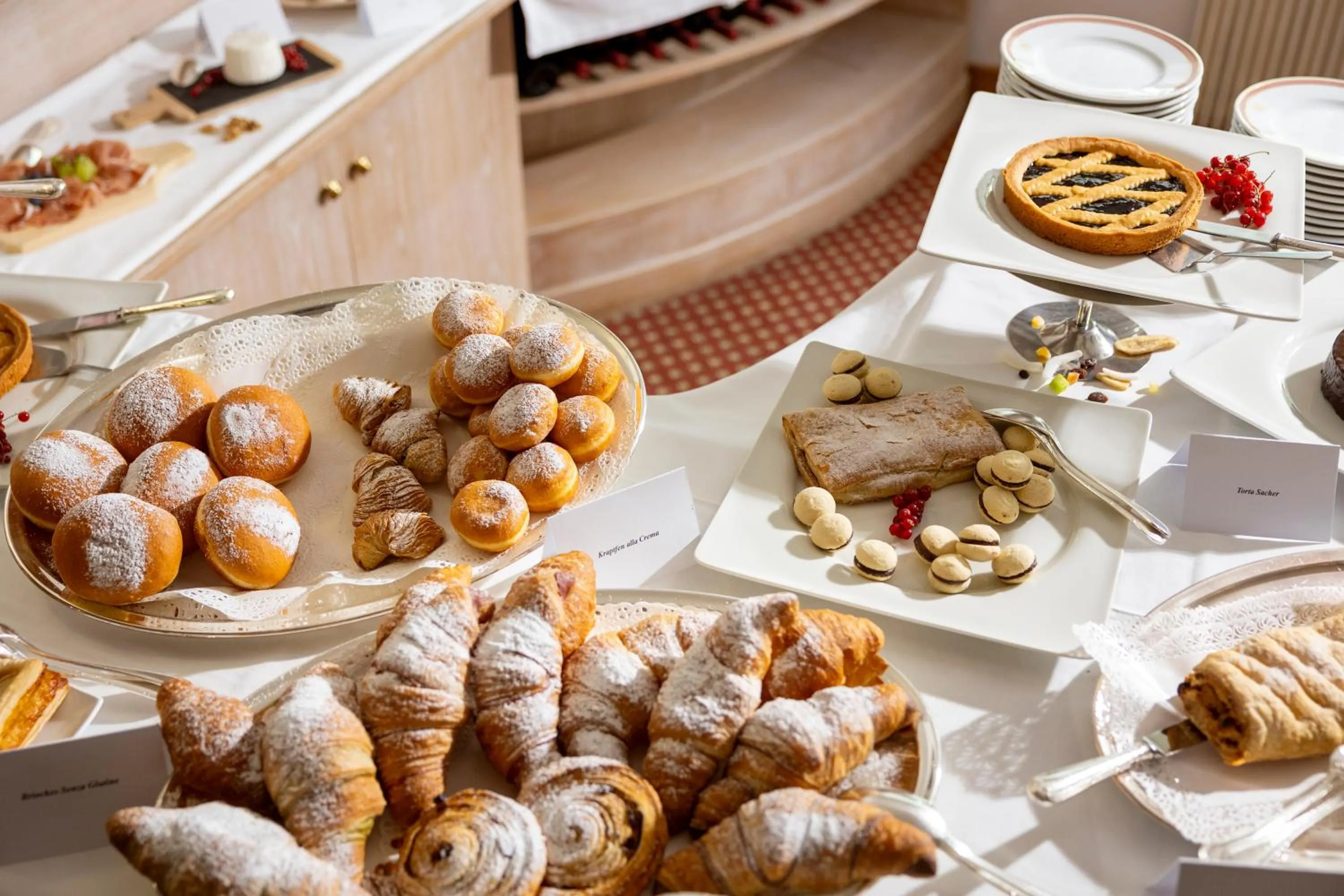 Breakfast in Olympic Palace