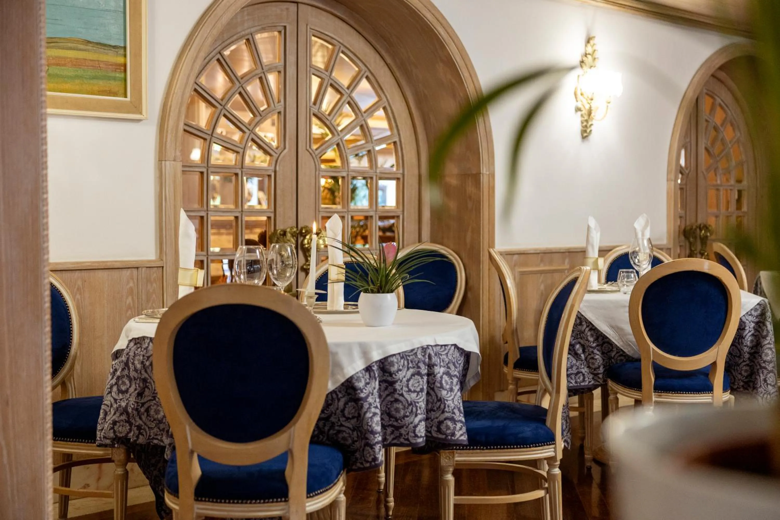 Restaurant/places to eat in Olympic Palace