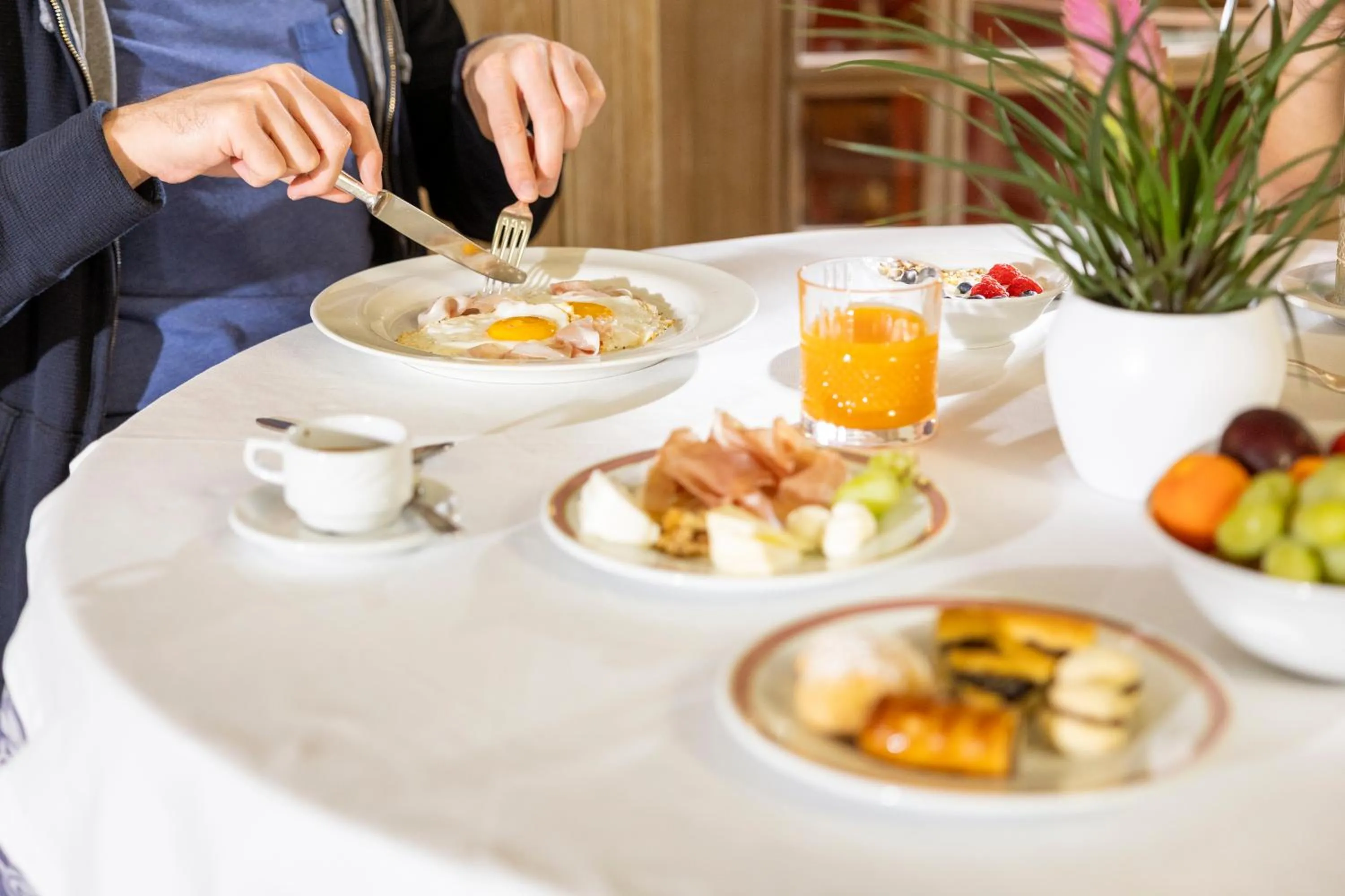 Breakfast in Olympic Palace