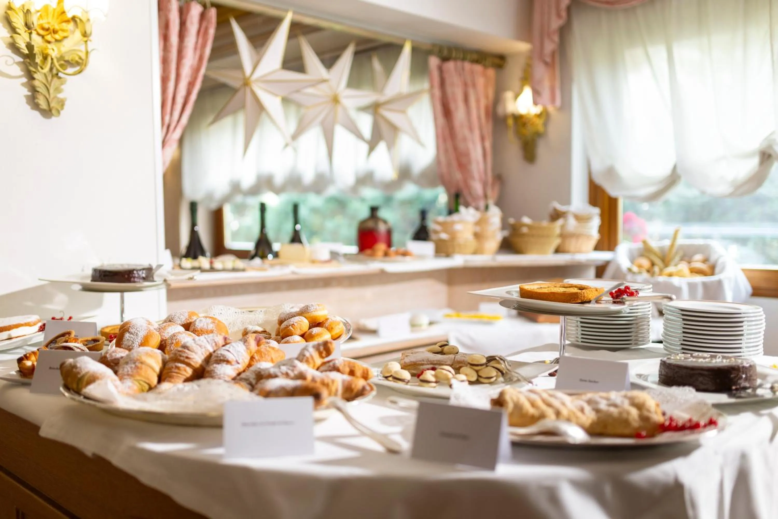 Breakfast in Olympic Palace