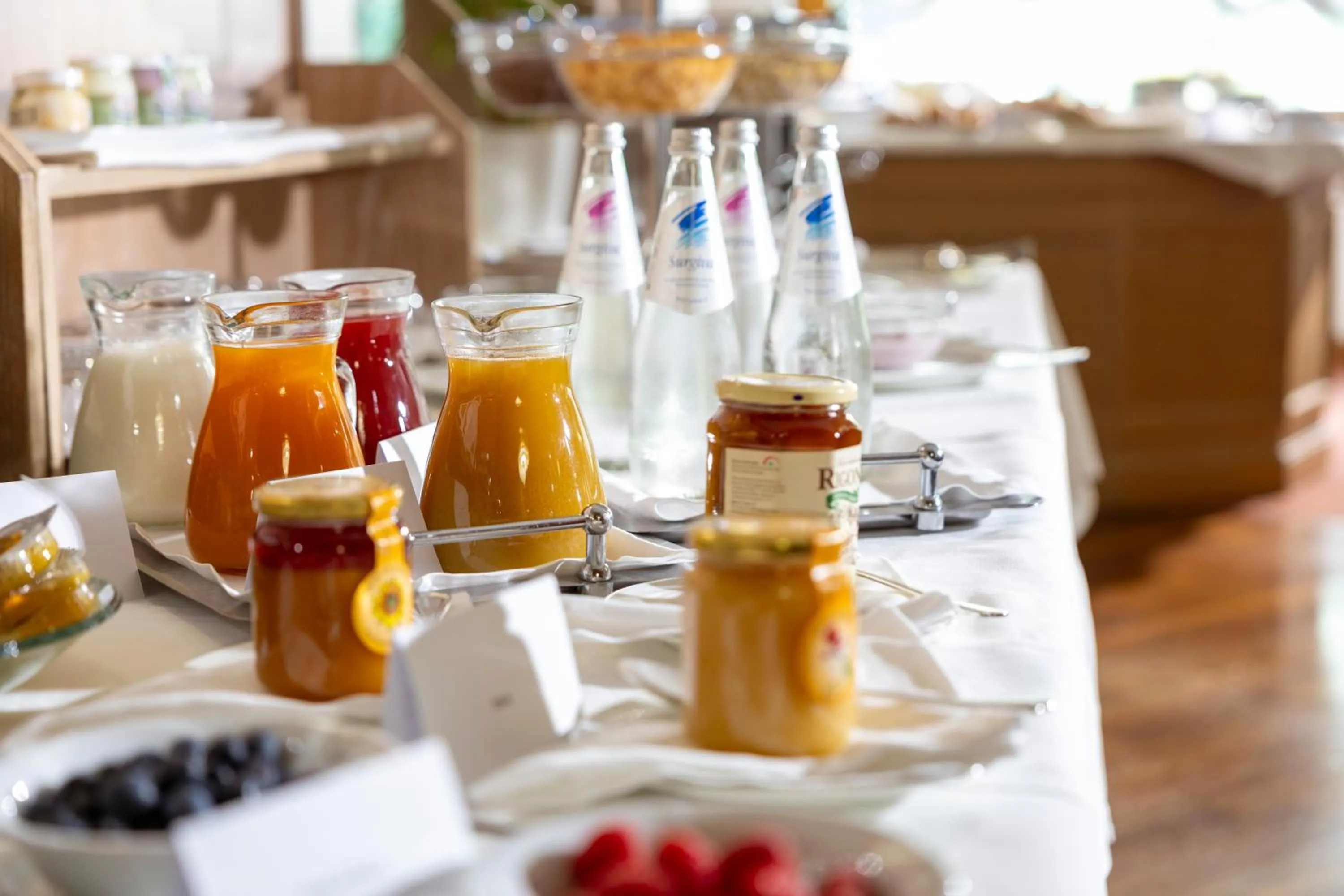 Breakfast in Olympic Palace